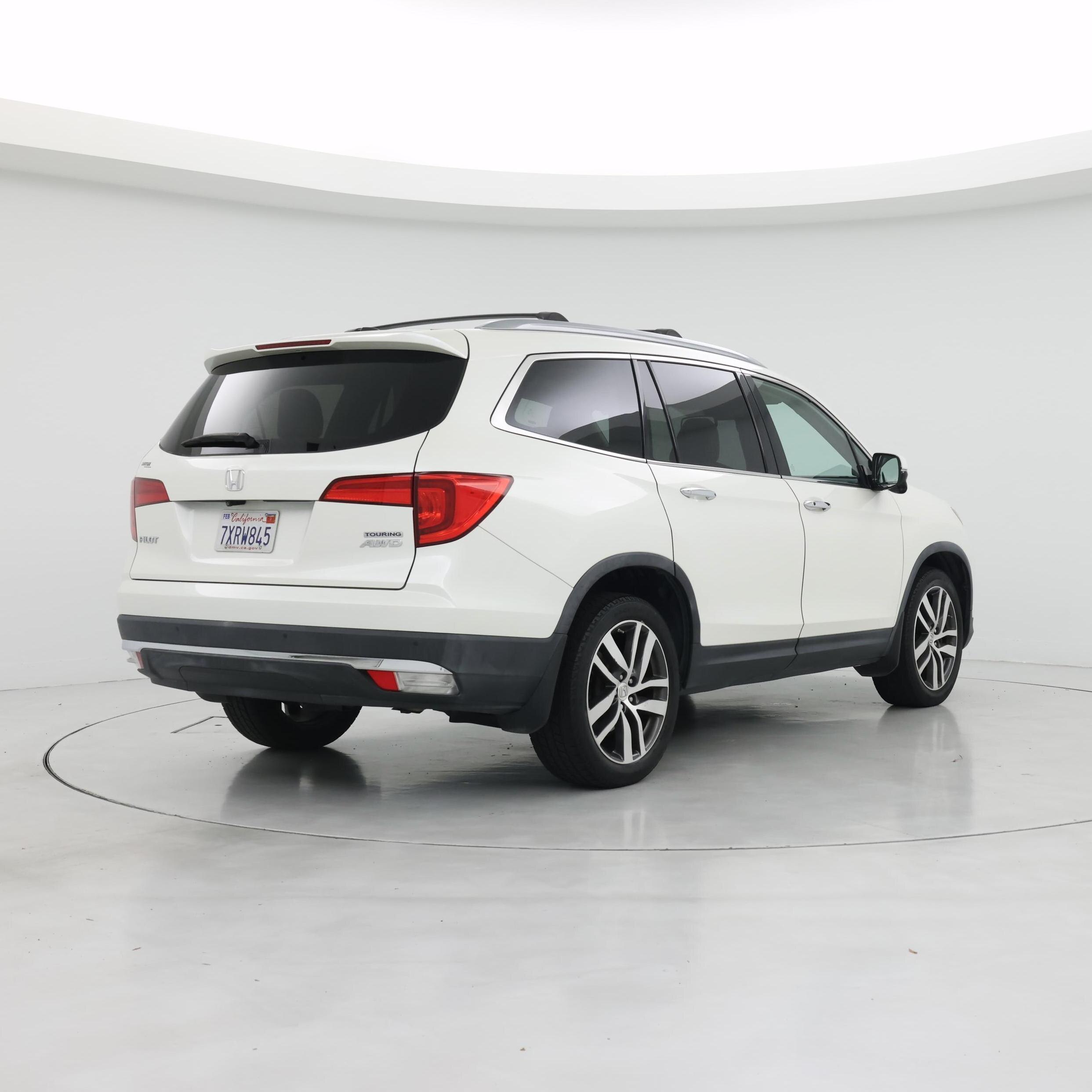 Thumbnail: 2017 Honda Pilot - 8