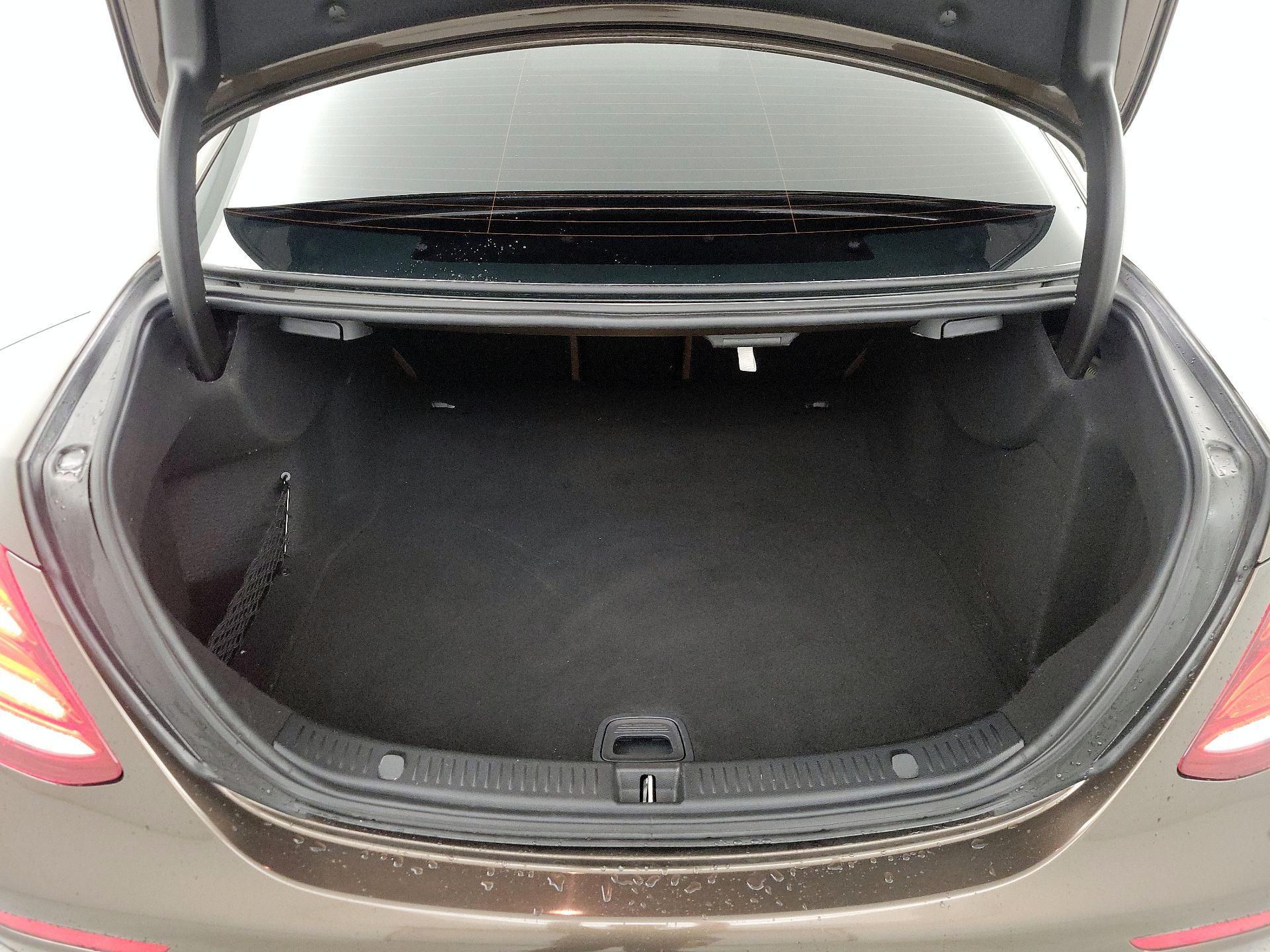 Thumbnail: 2018 Mercedes-Benz E-Class - 19