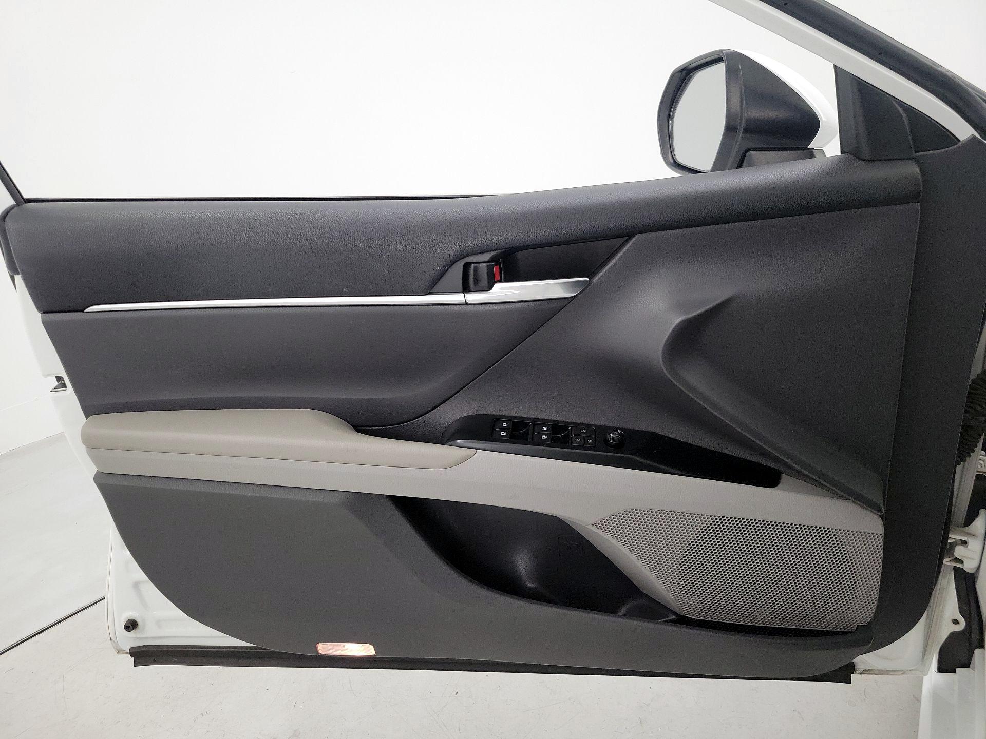 Thumbnail: 2019 Toyota Camry - 12