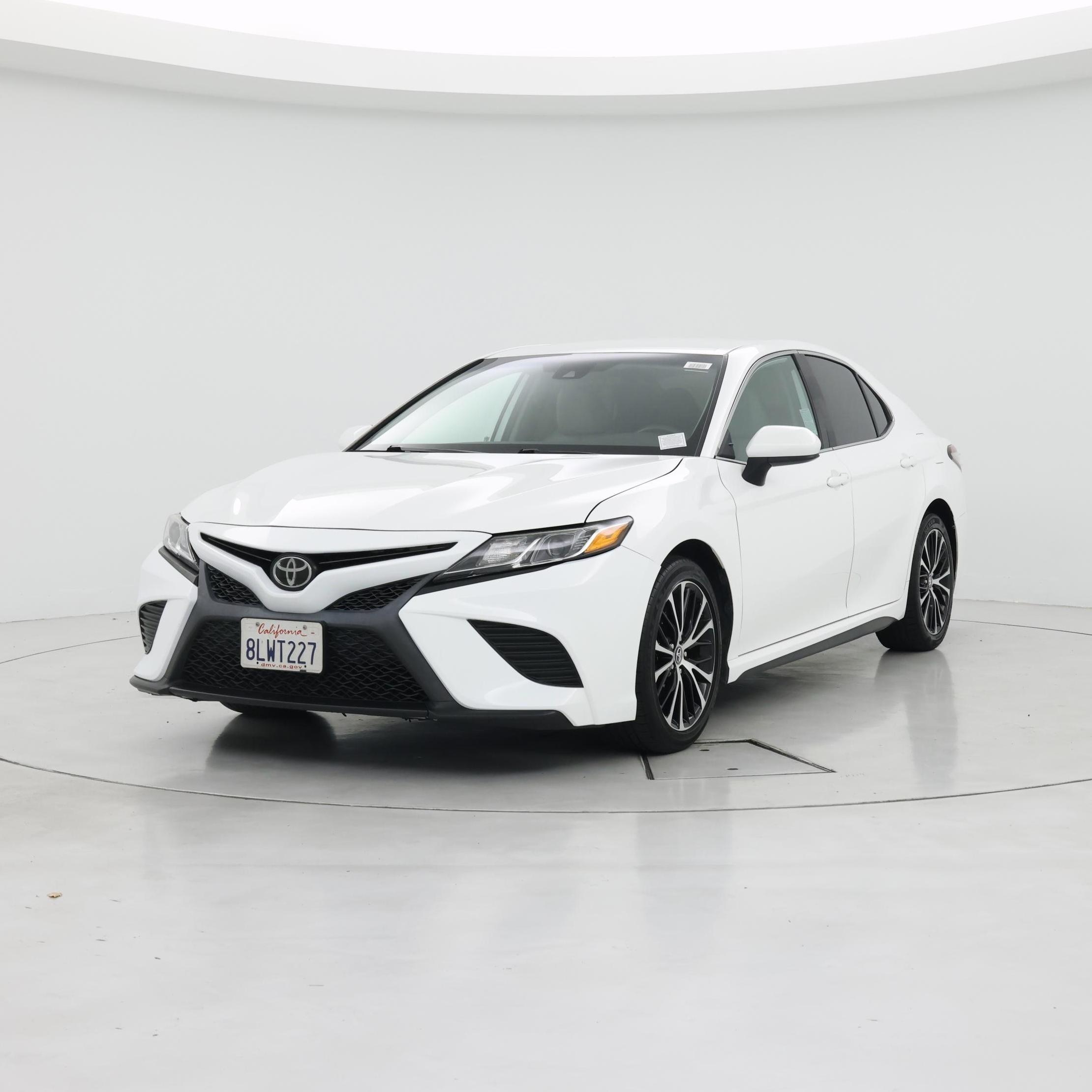 Thumbnail: 2019 Toyota Camry - 4