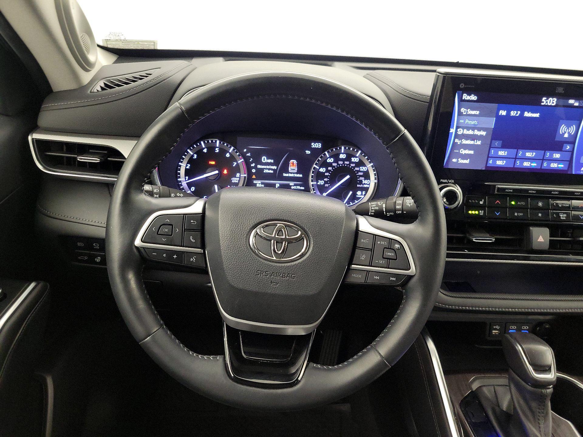 Thumbnail: 2022 Toyota Highlander - 10