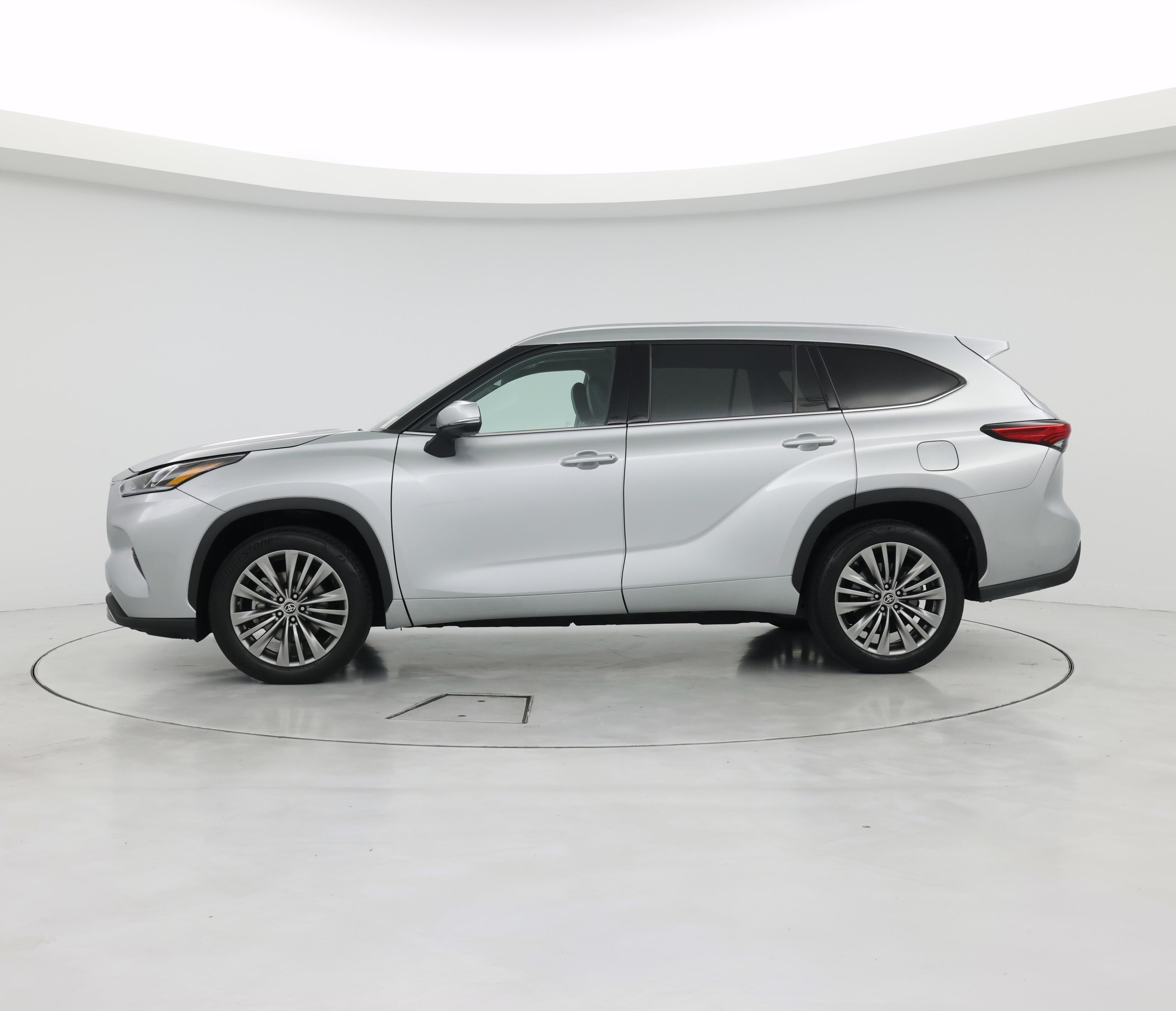 Thumbnail: 2022 Toyota Highlander - 3