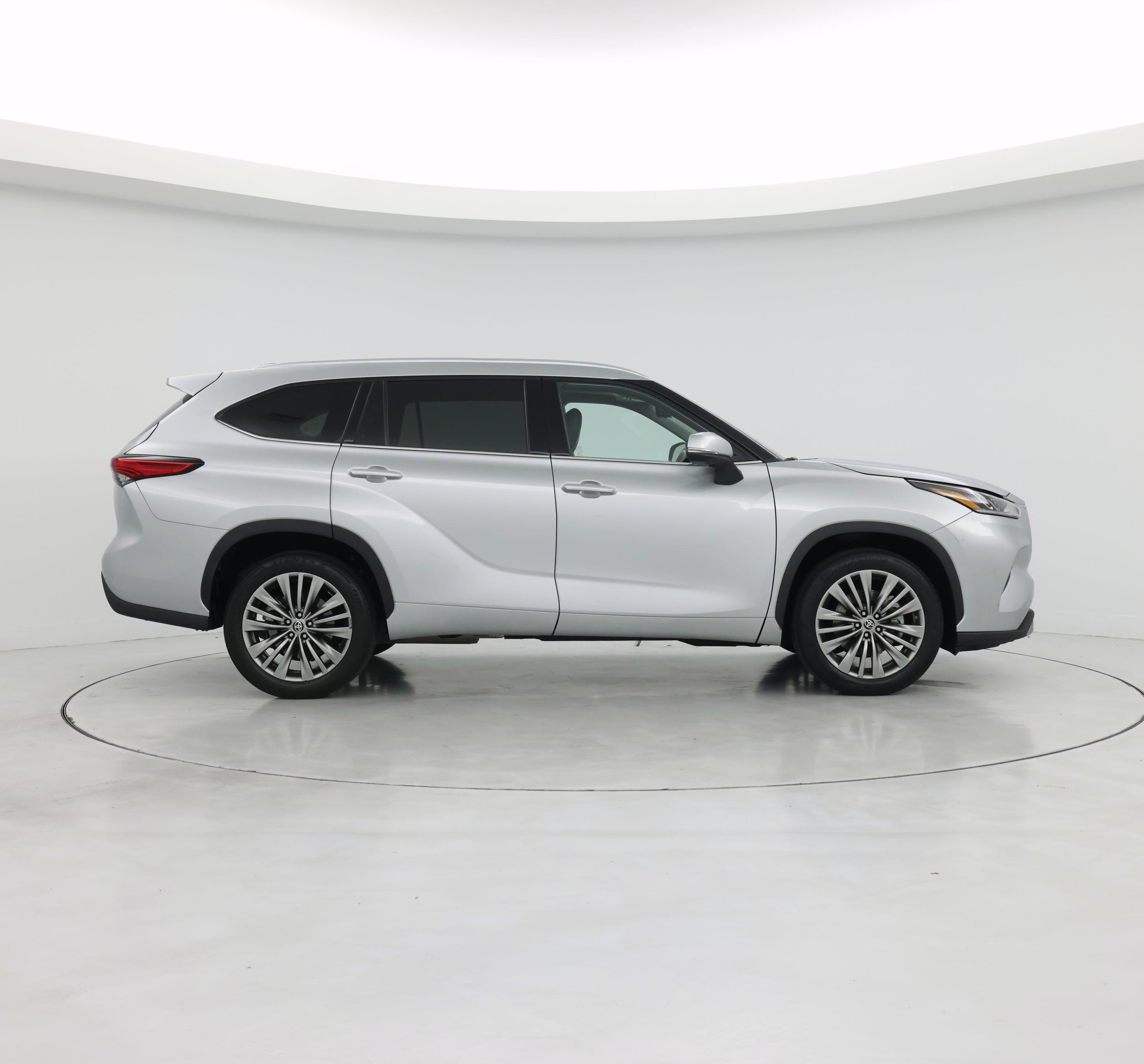 Thumbnail: 2022 Toyota Highlander - 7