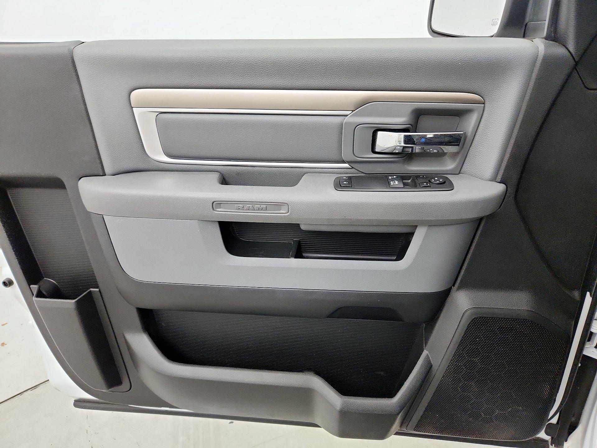 Thumbnail: 2020 RAM 1500 Classic - 12