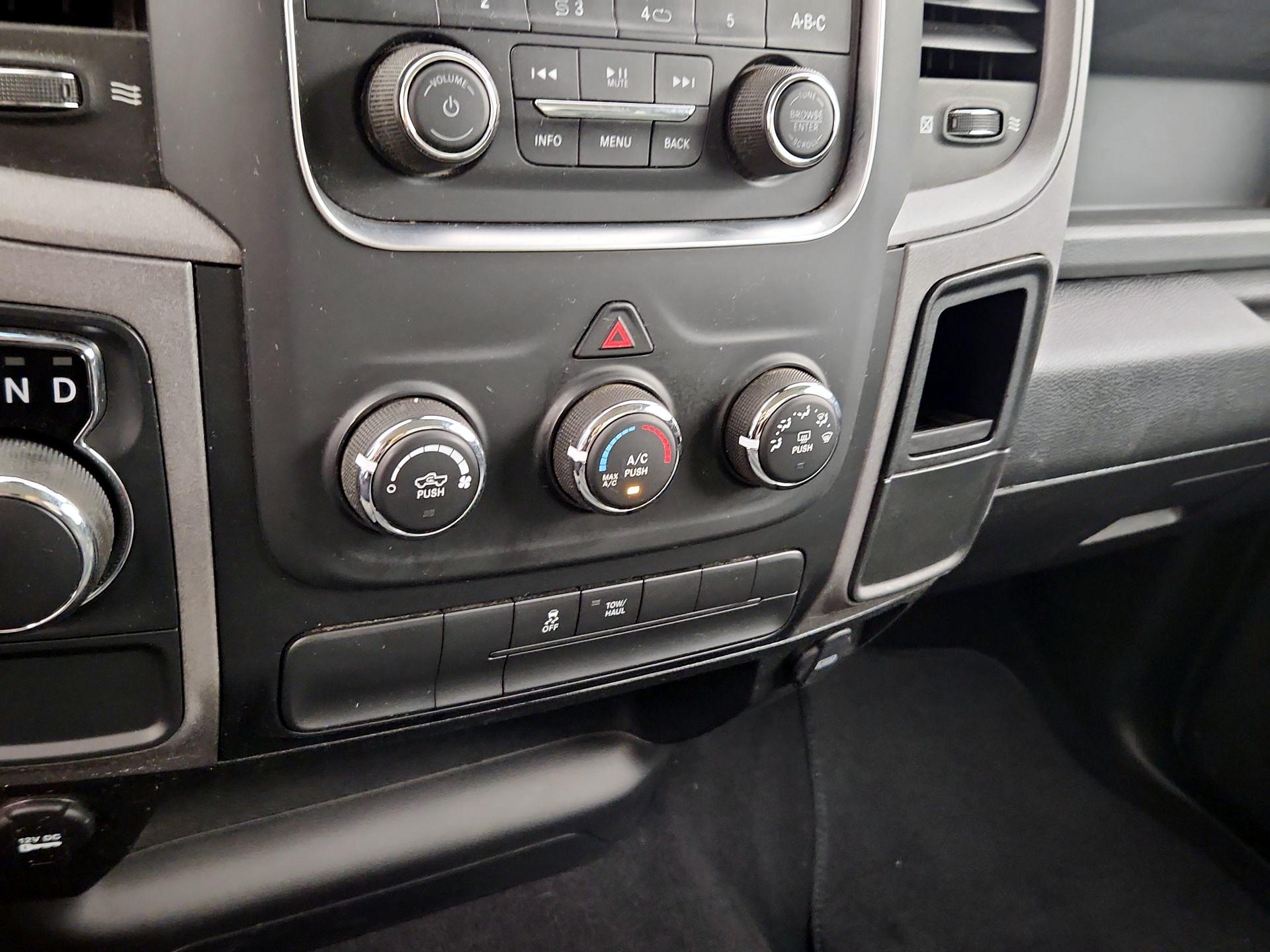 Thumbnail: 2020 RAM 1500 Classic - 16