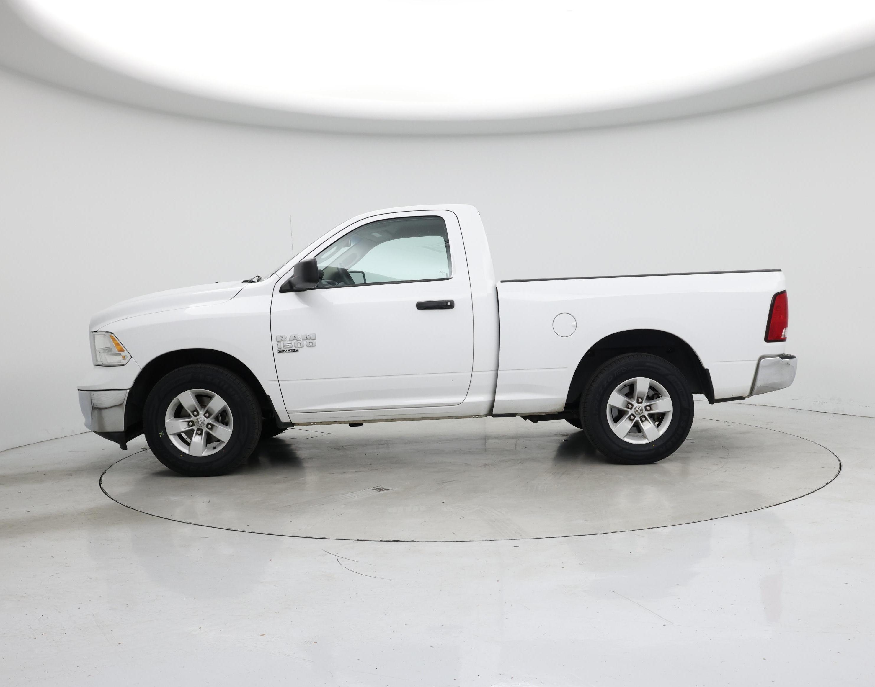 Thumbnail: 2020 RAM 1500 Classic - 3