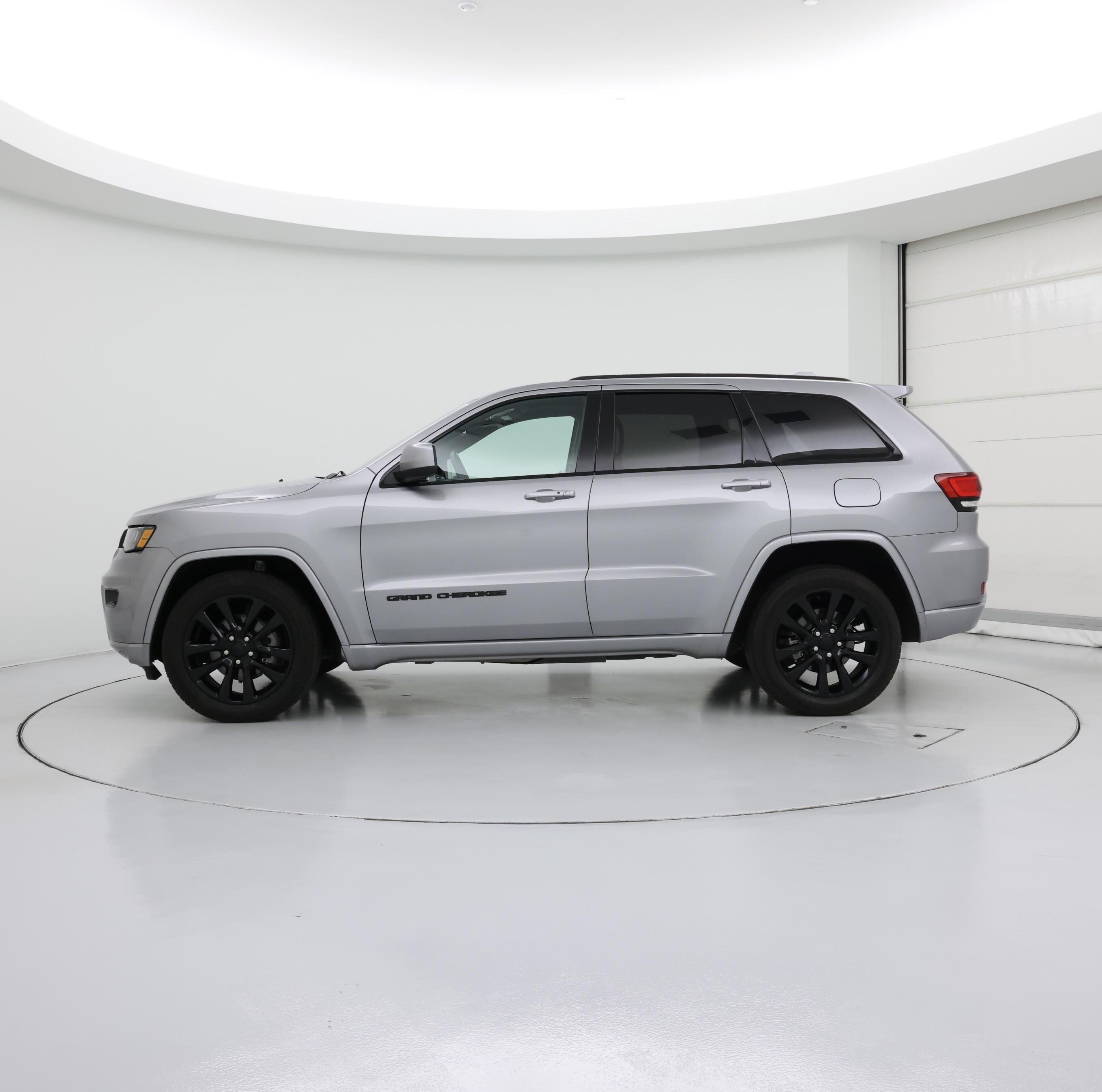 Thumbnail: 2017 Jeep Grand Cherokee - 3
