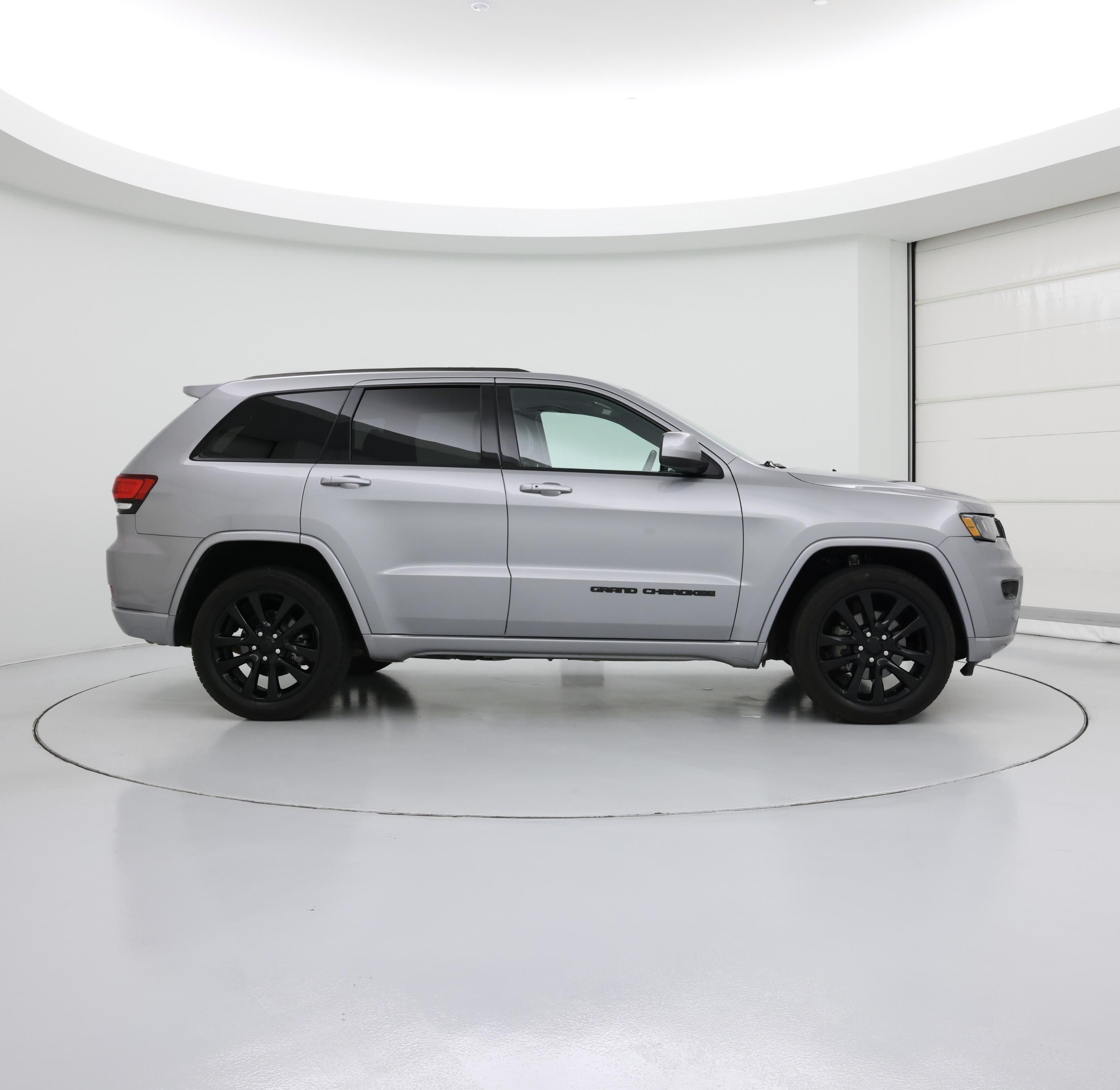 Thumbnail: 2017 Jeep Grand Cherokee - 7