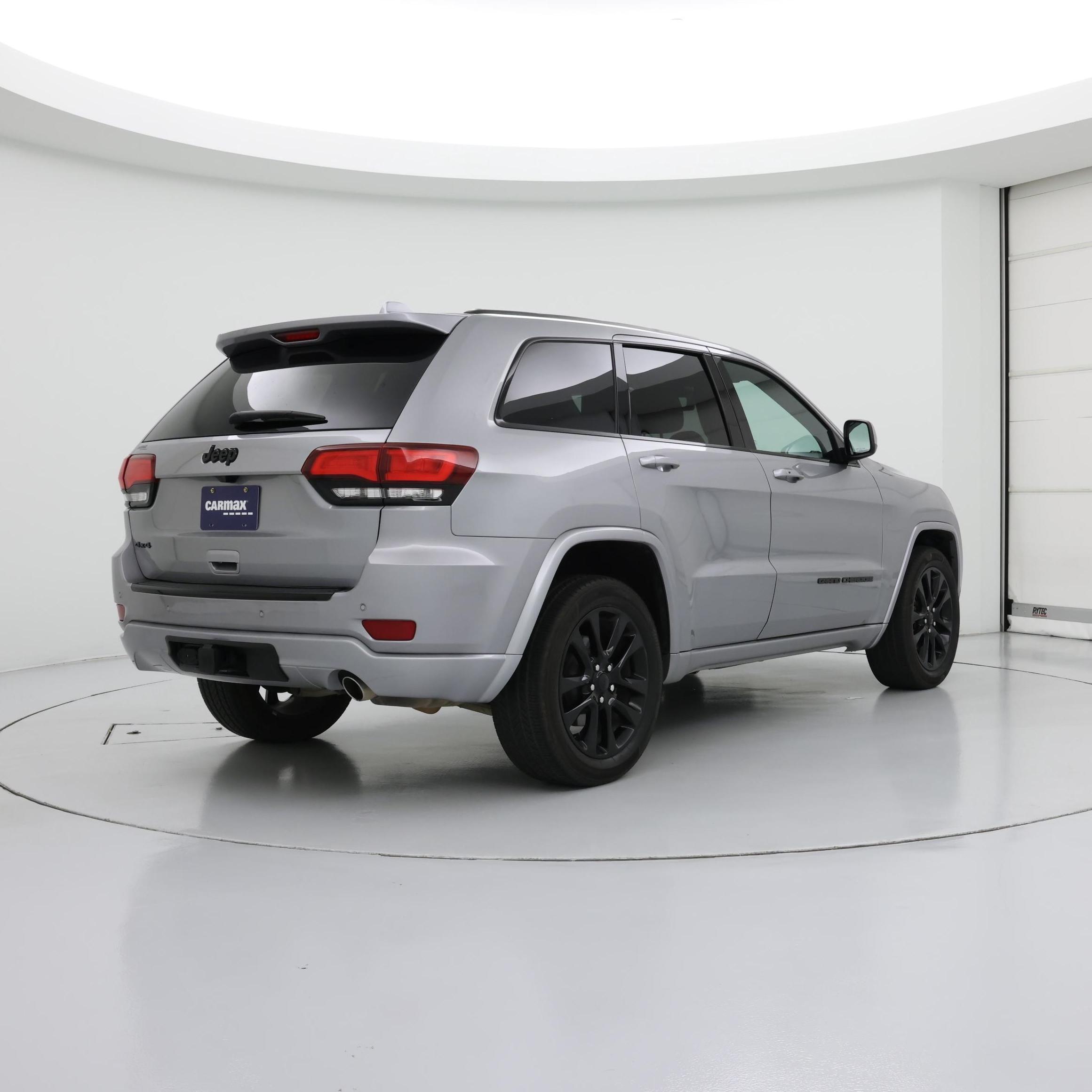 Thumbnail: 2017 Jeep Grand Cherokee - 8
