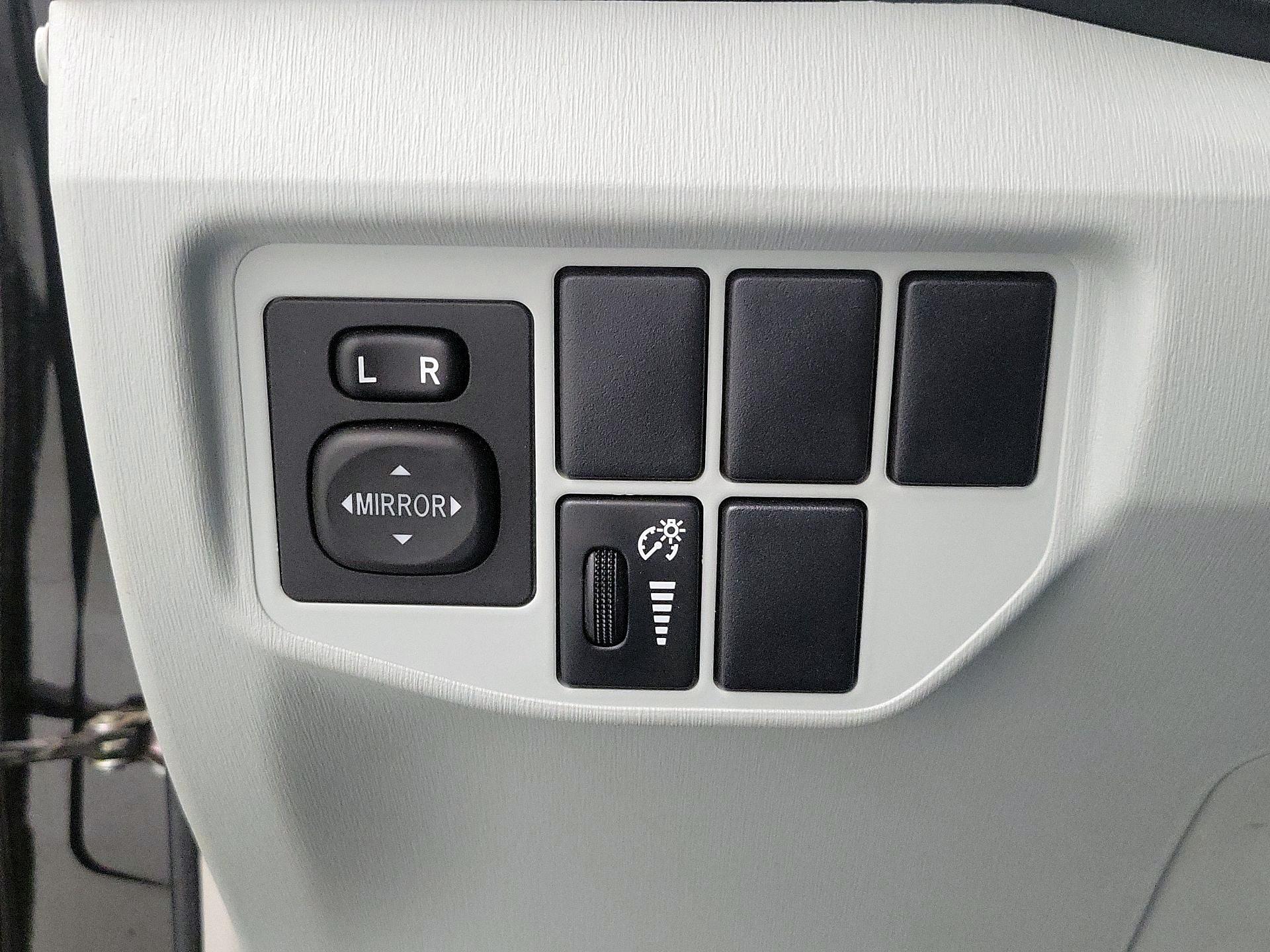 Thumbnail: 2015 Toyota Prius - 13