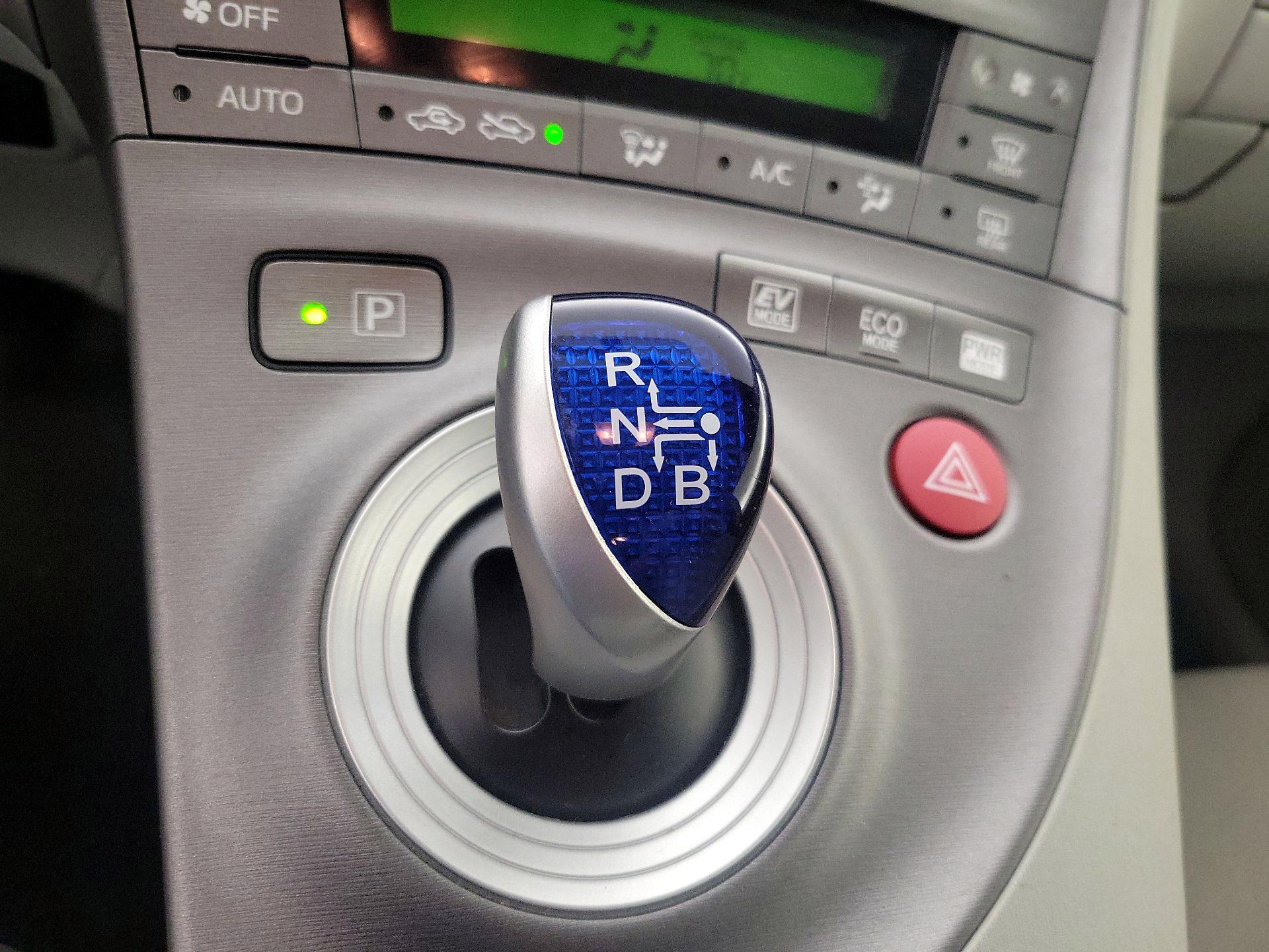 Thumbnail: 2015 Toyota Prius - 17