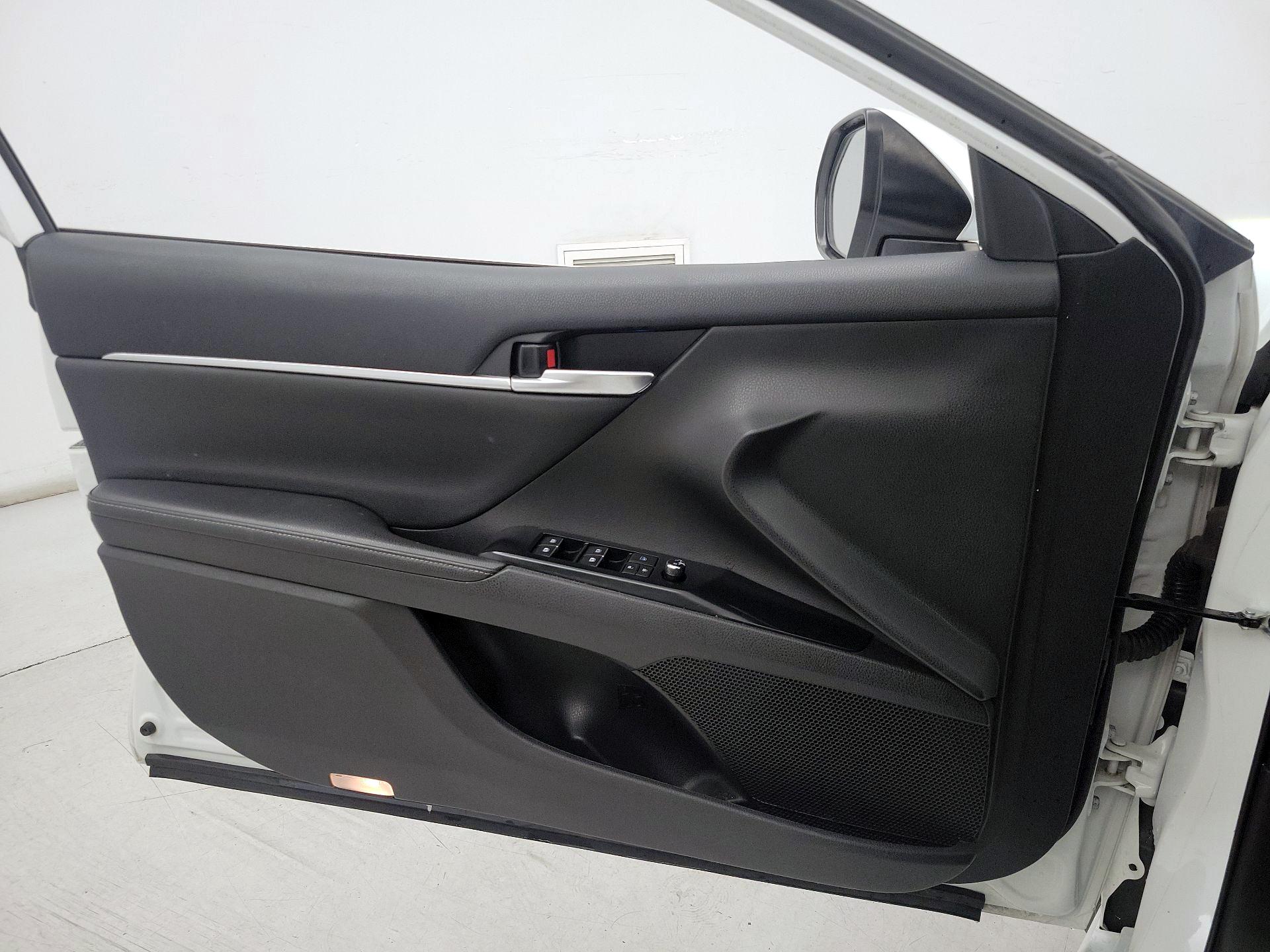 Thumbnail: 2020 Toyota Camry - 12