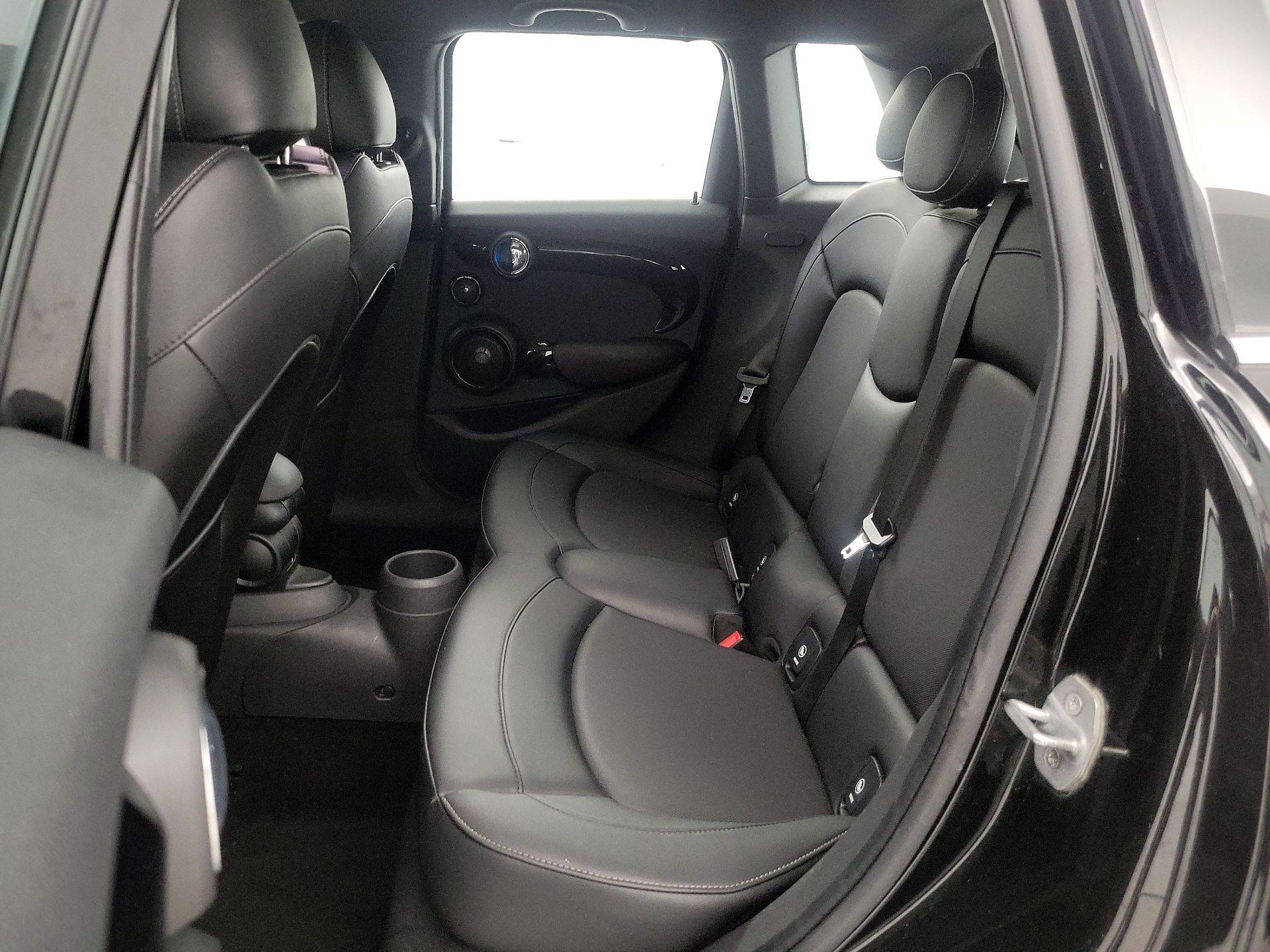 Thumbnail: 2016 MINI Cooper Hardtop - 18