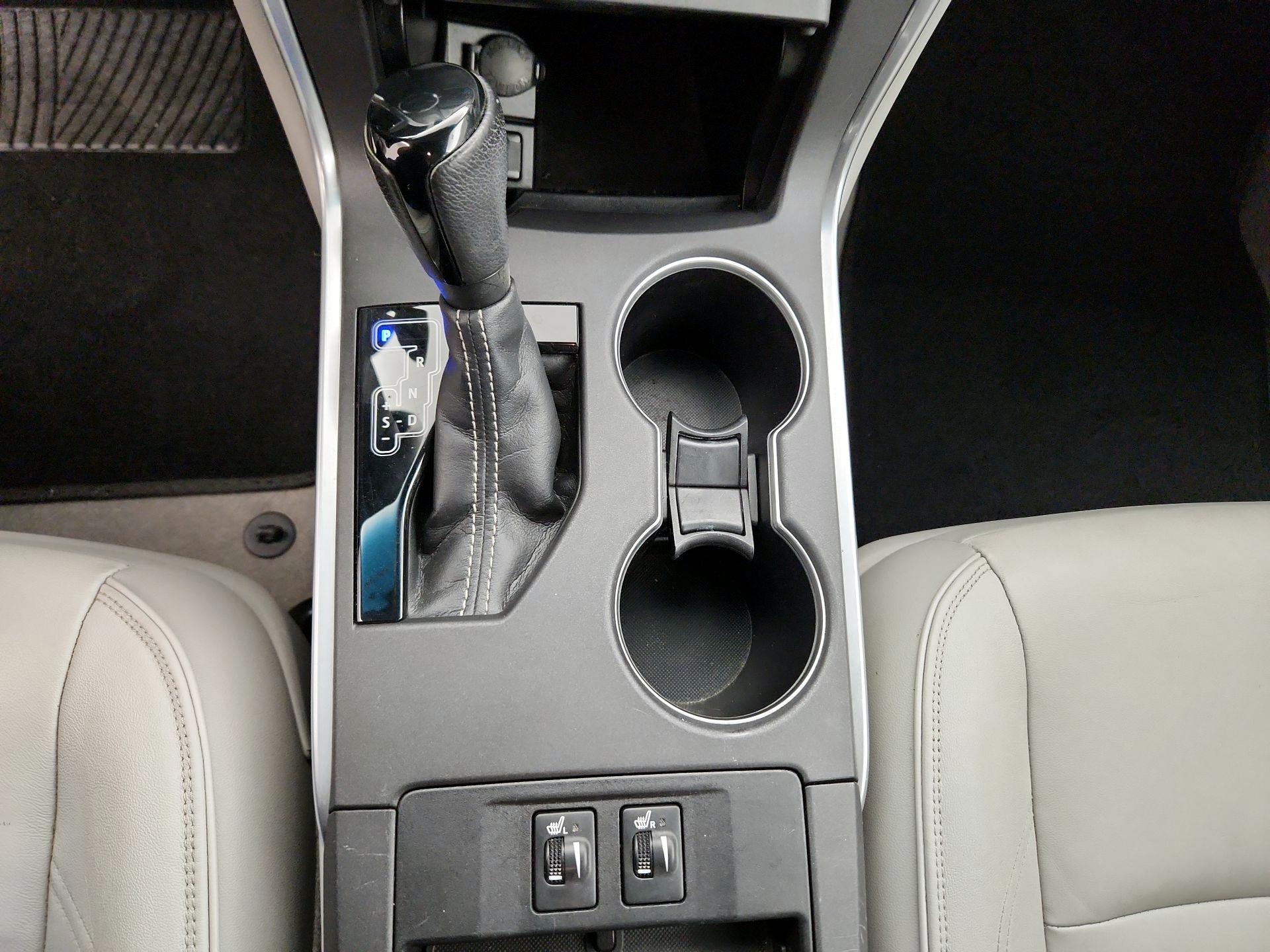 Thumbnail: 2015 Toyota Camry - 17