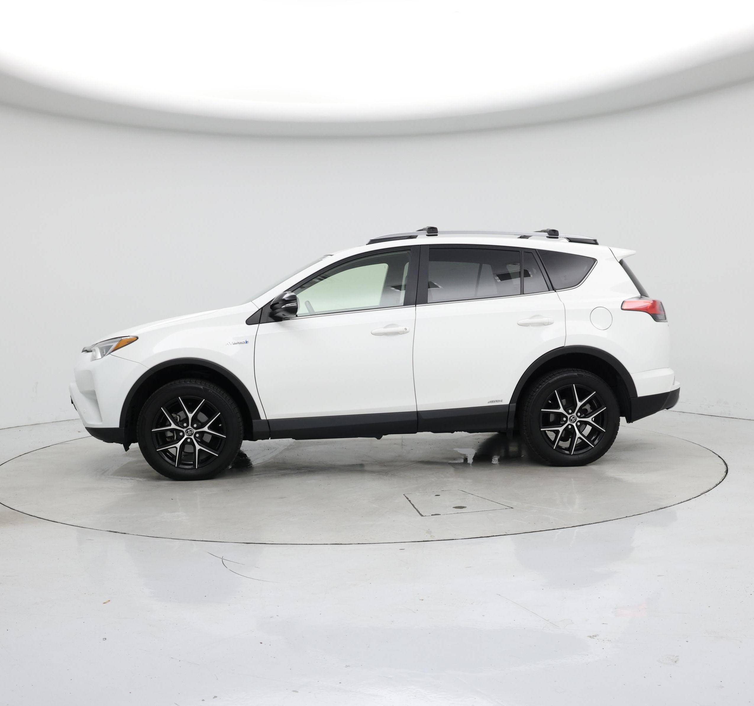 Thumbnail: 2017 Toyota RAV4 - 3