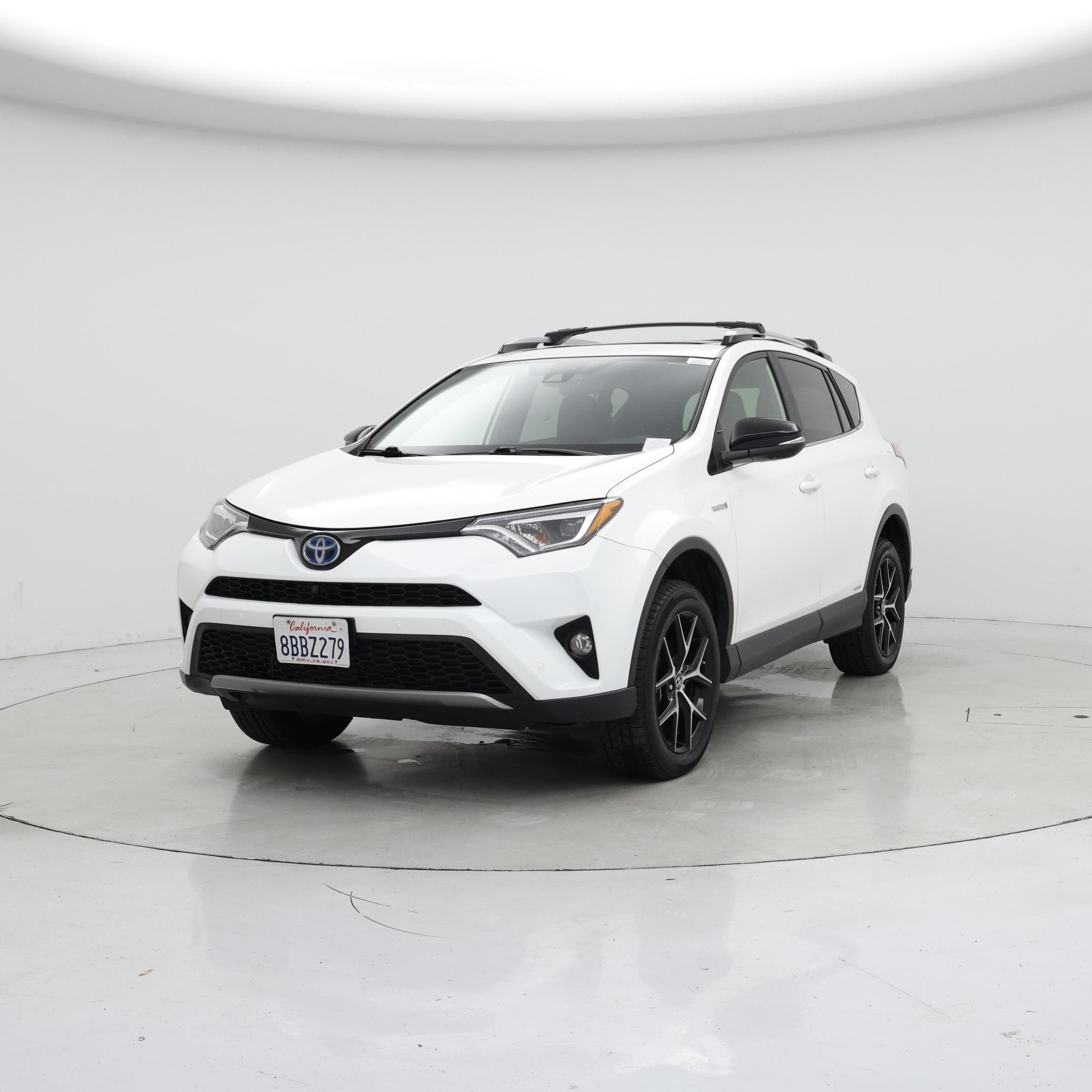 Thumbnail: 2017 Toyota RAV4 - 4