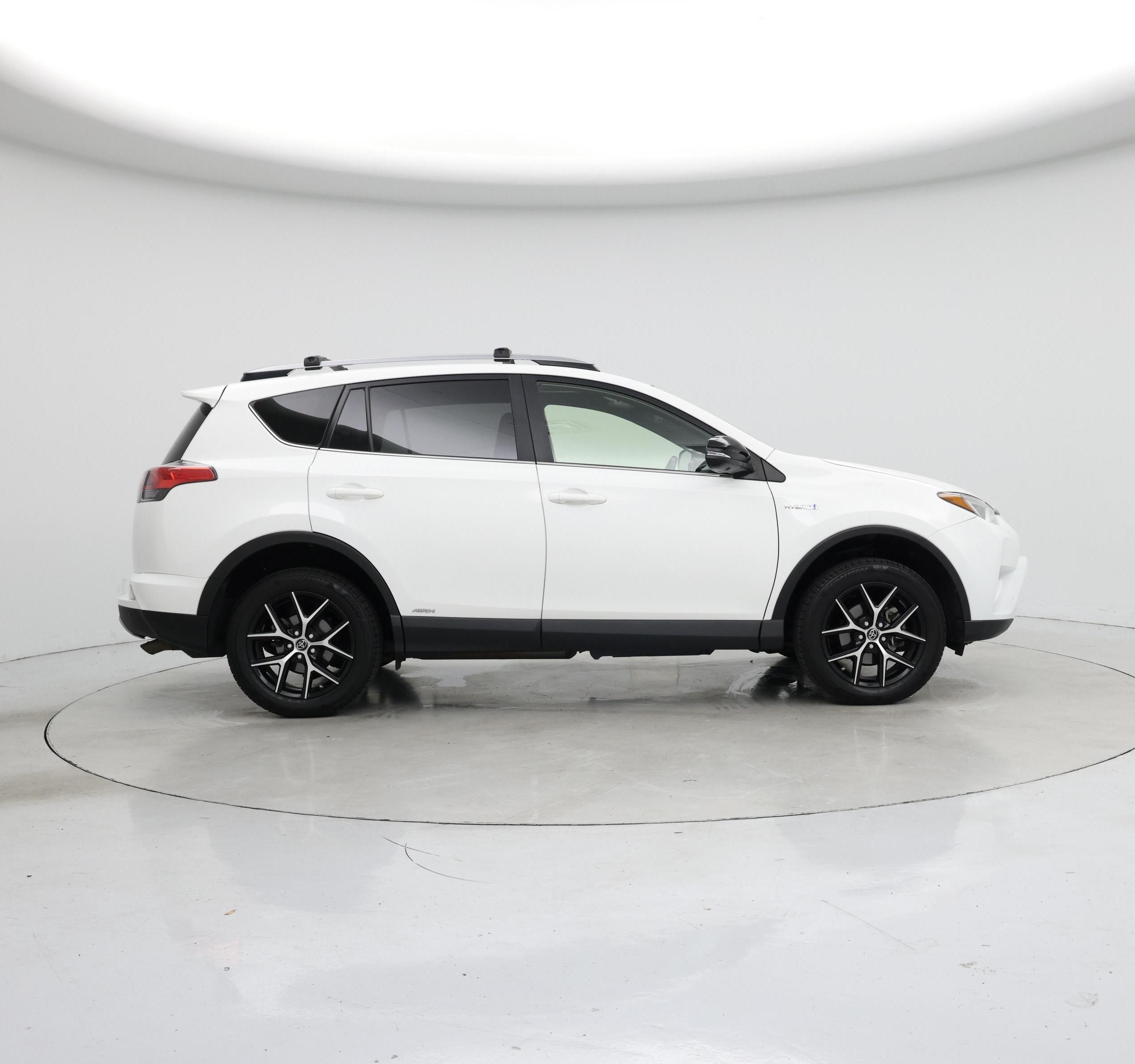 Thumbnail: 2017 Toyota RAV4 - 7
