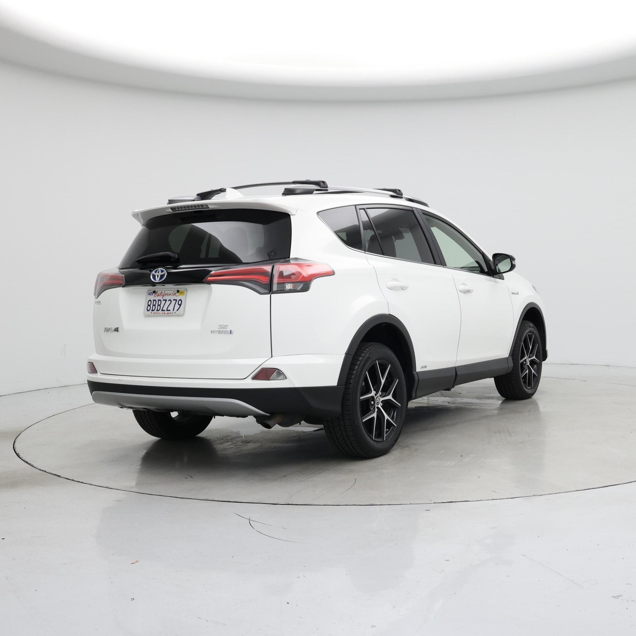 Thumbnail: 2017 Toyota RAV4 - 8