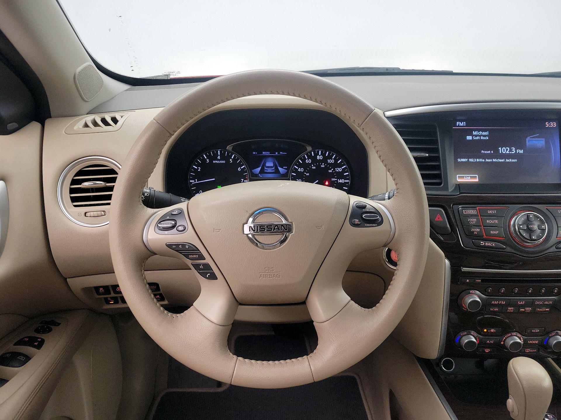 Thumbnail: 2015 Nissan Pathfinder - 10