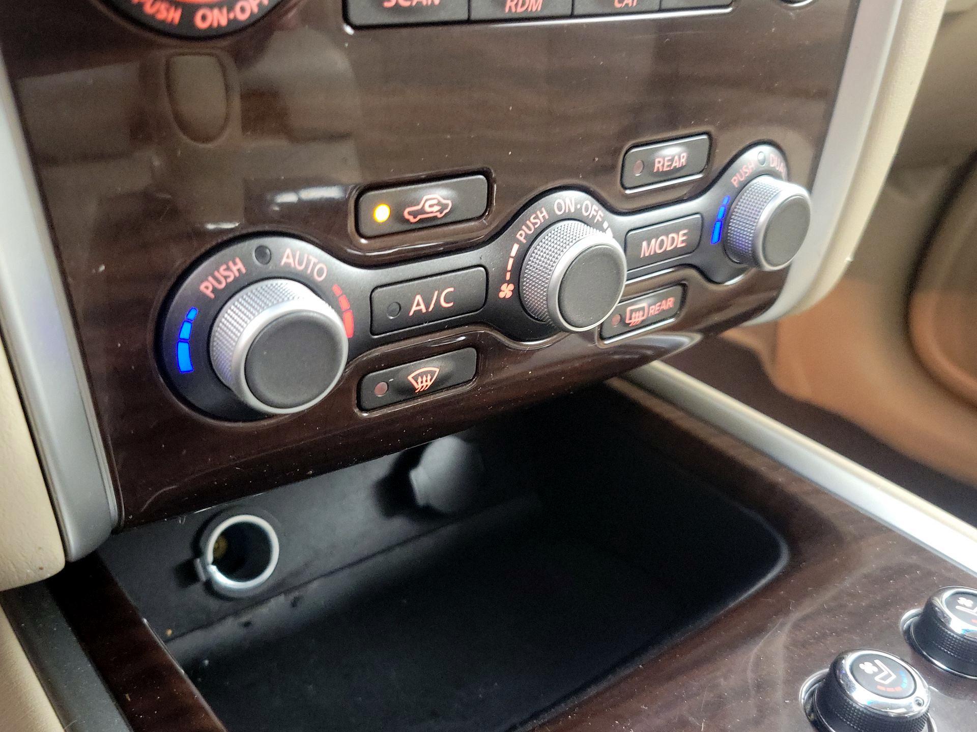 Thumbnail: 2015 Nissan Pathfinder - 17