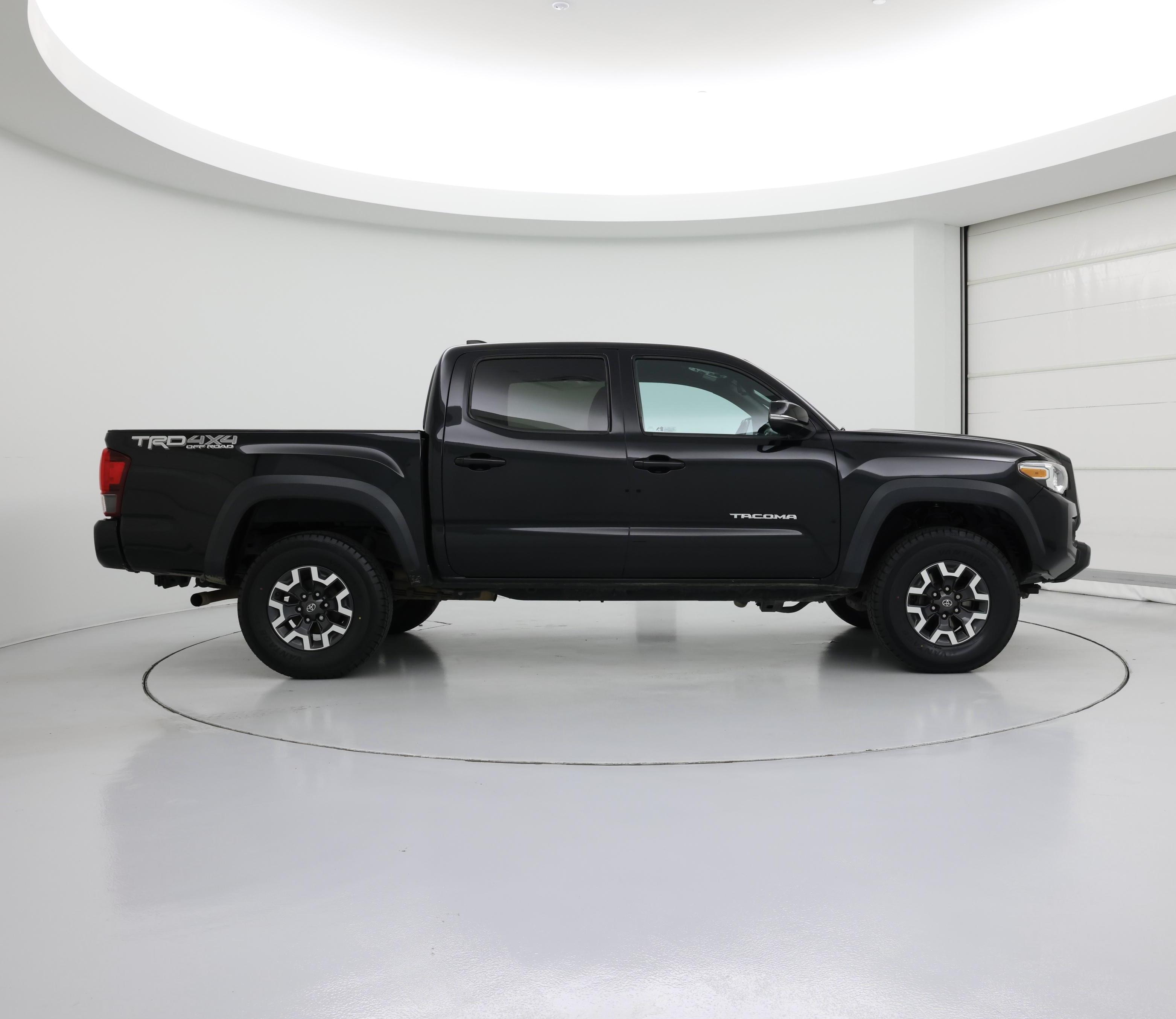 Thumbnail: 2020 Toyota Tacoma - 7
