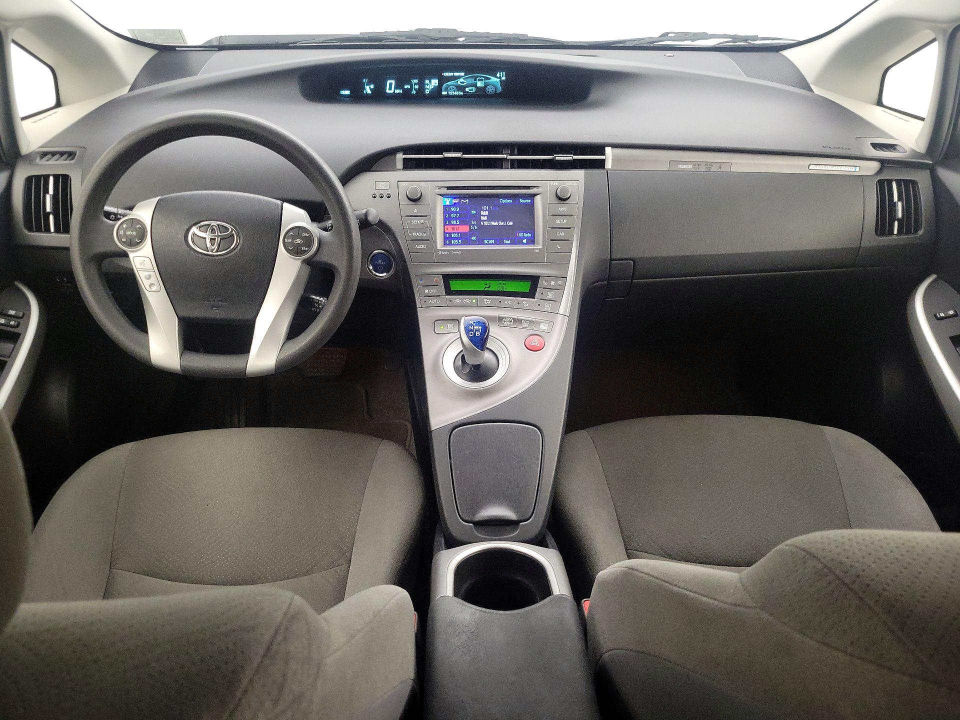 Thumbnail: 2015 Toyota Prius - 9