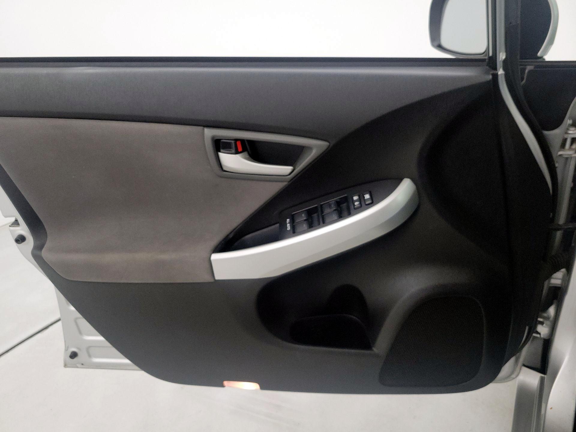 Thumbnail: 2015 Toyota Prius - 12