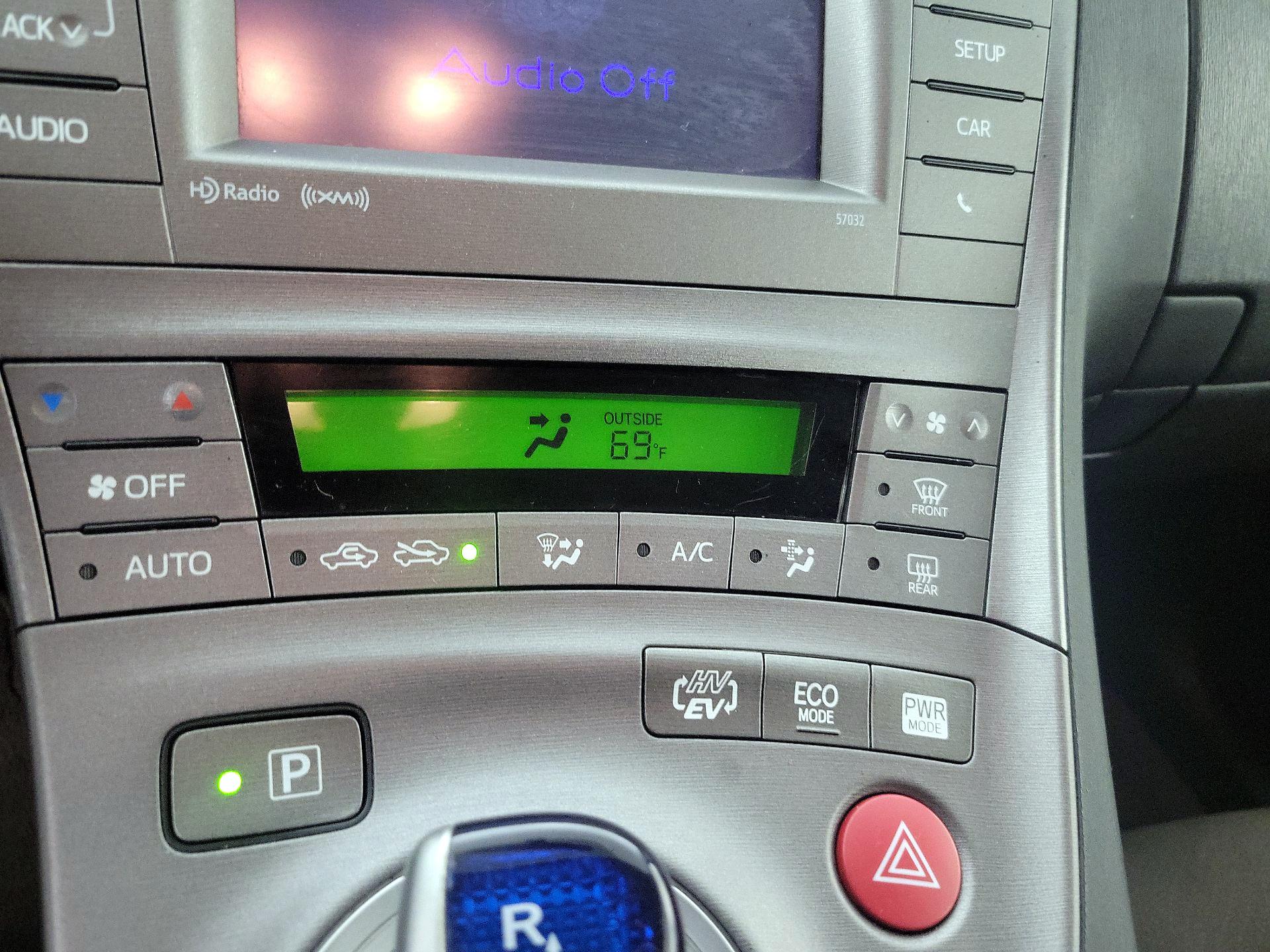 Thumbnail: 2015 Toyota Prius - 16