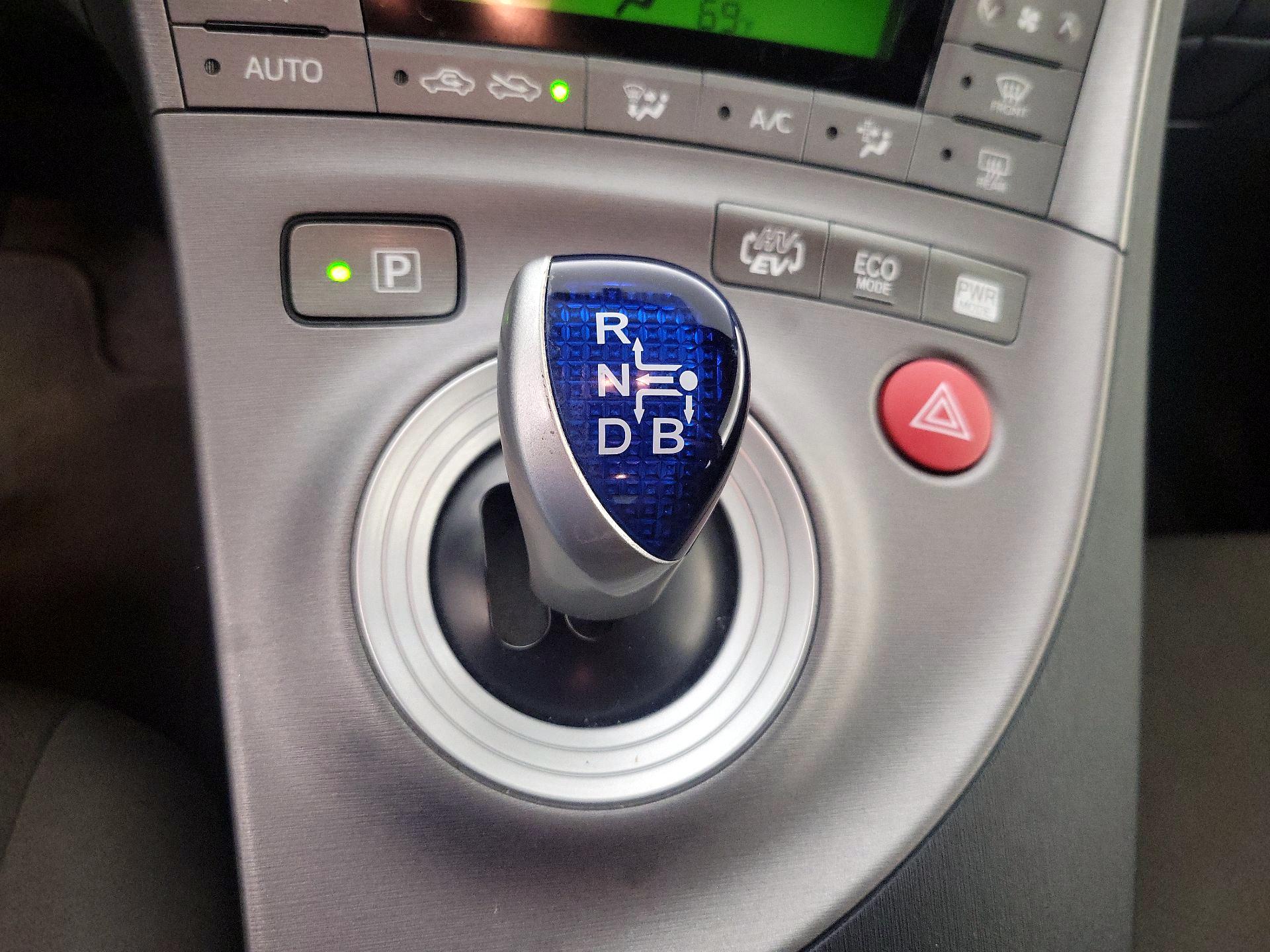 Thumbnail: 2015 Toyota Prius - 17