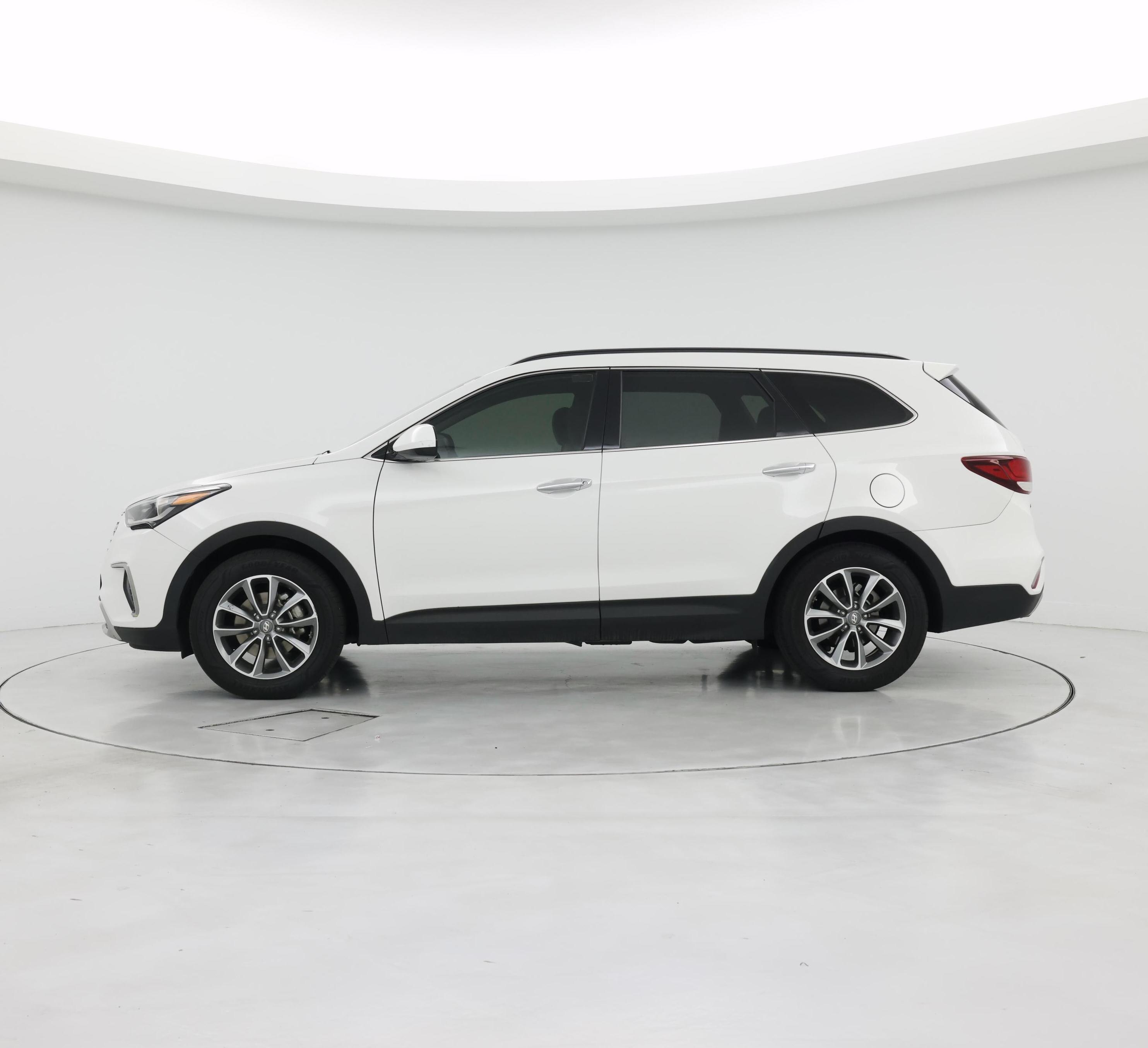 Thumbnail: 2018 Hyundai Santa Fe - 3