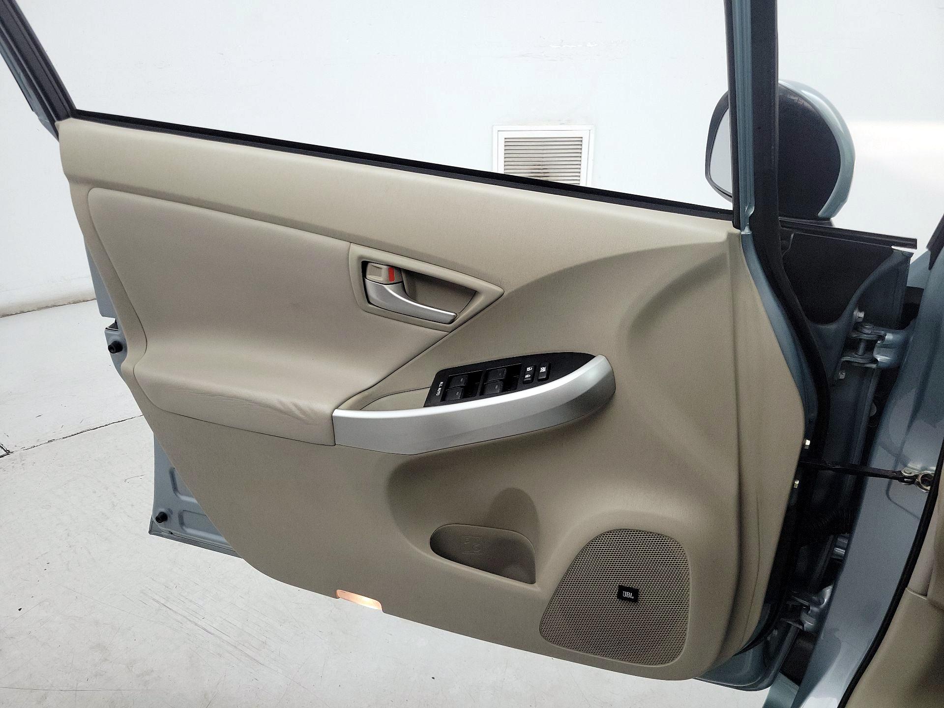 Thumbnail: 2015 Toyota Prius - 12