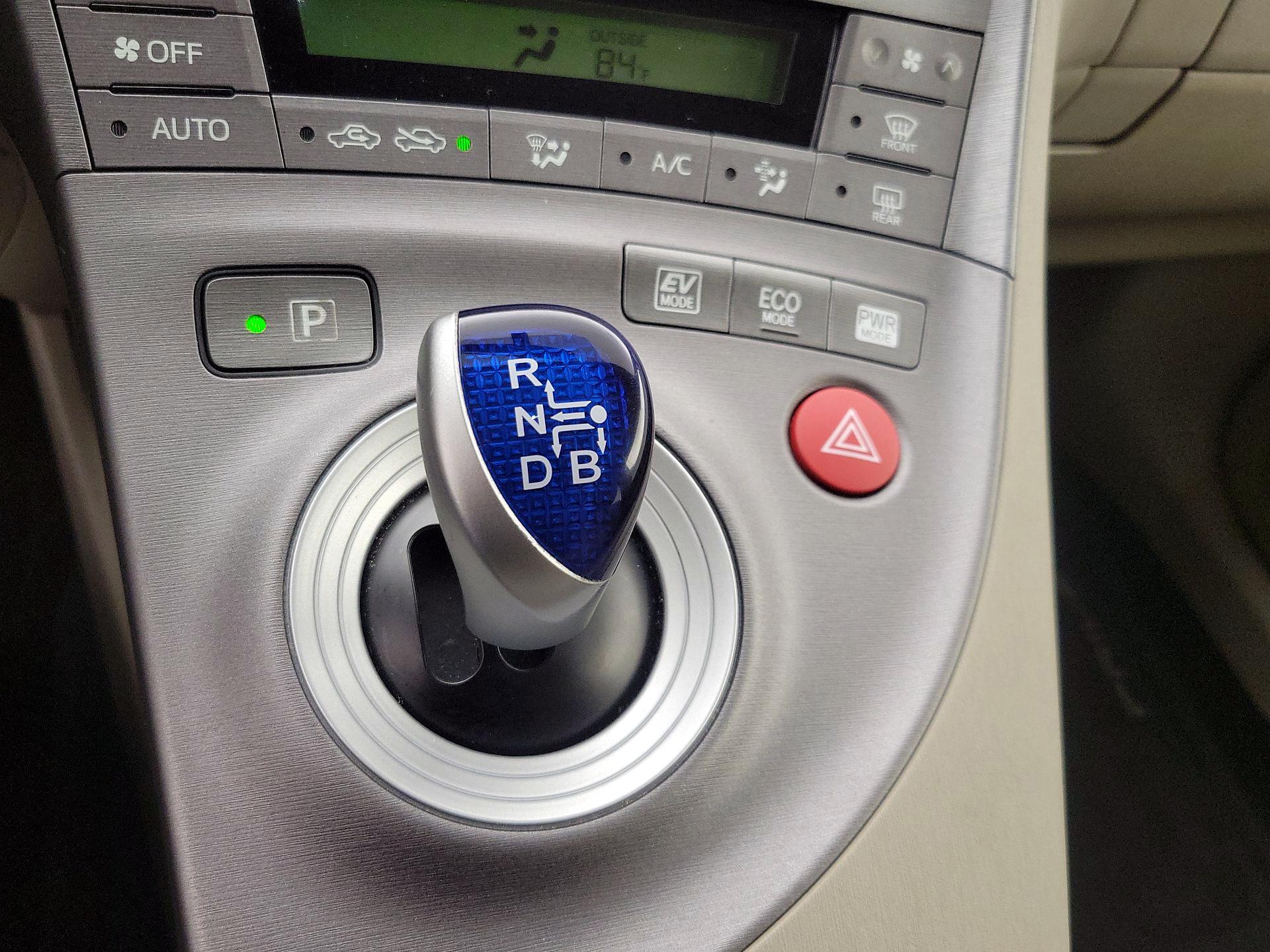 Thumbnail: 2015 Toyota Prius - 18