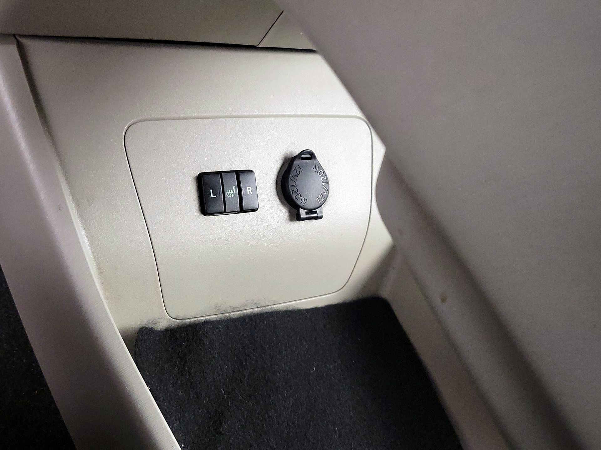Thumbnail: 2015 Toyota Prius - 19