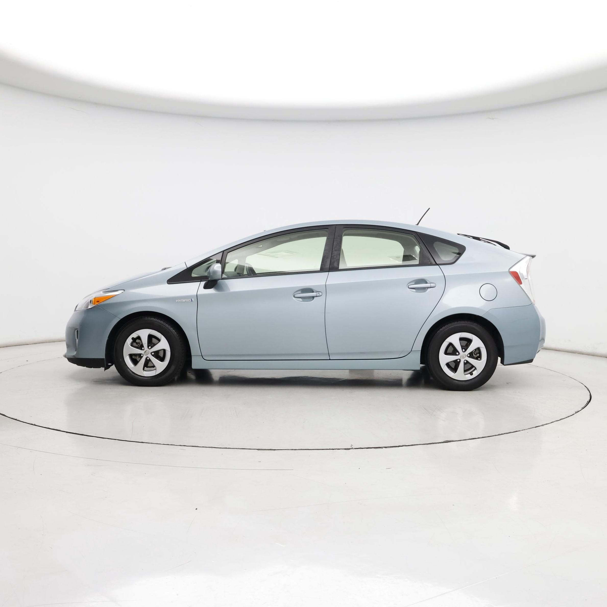 Thumbnail: 2015 Toyota Prius - 3