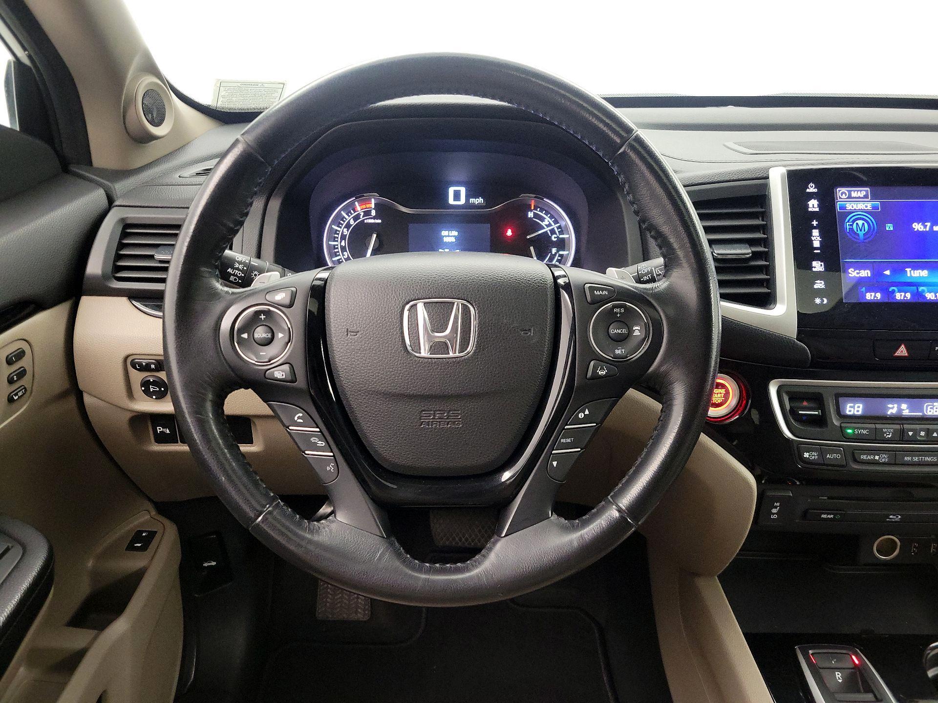 Thumbnail: 2017 Honda Pilot - 10