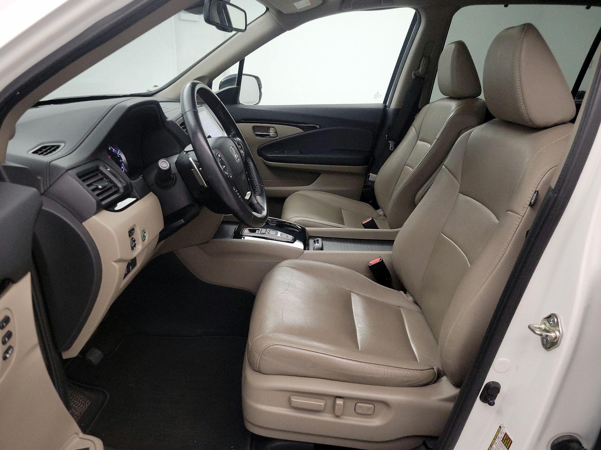 Thumbnail: 2017 Honda Pilot - 11