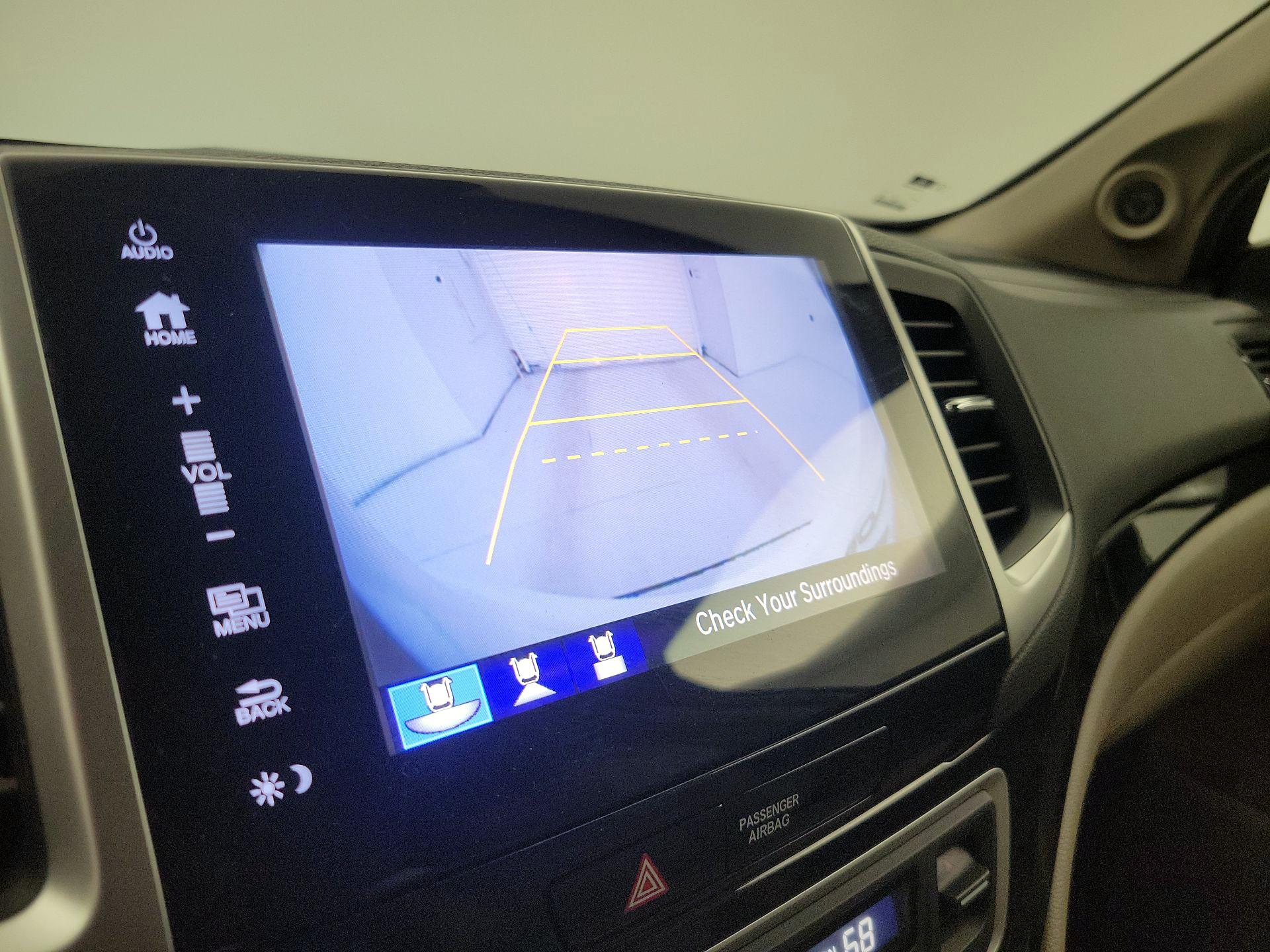 Thumbnail: 2017 Honda Pilot - 14