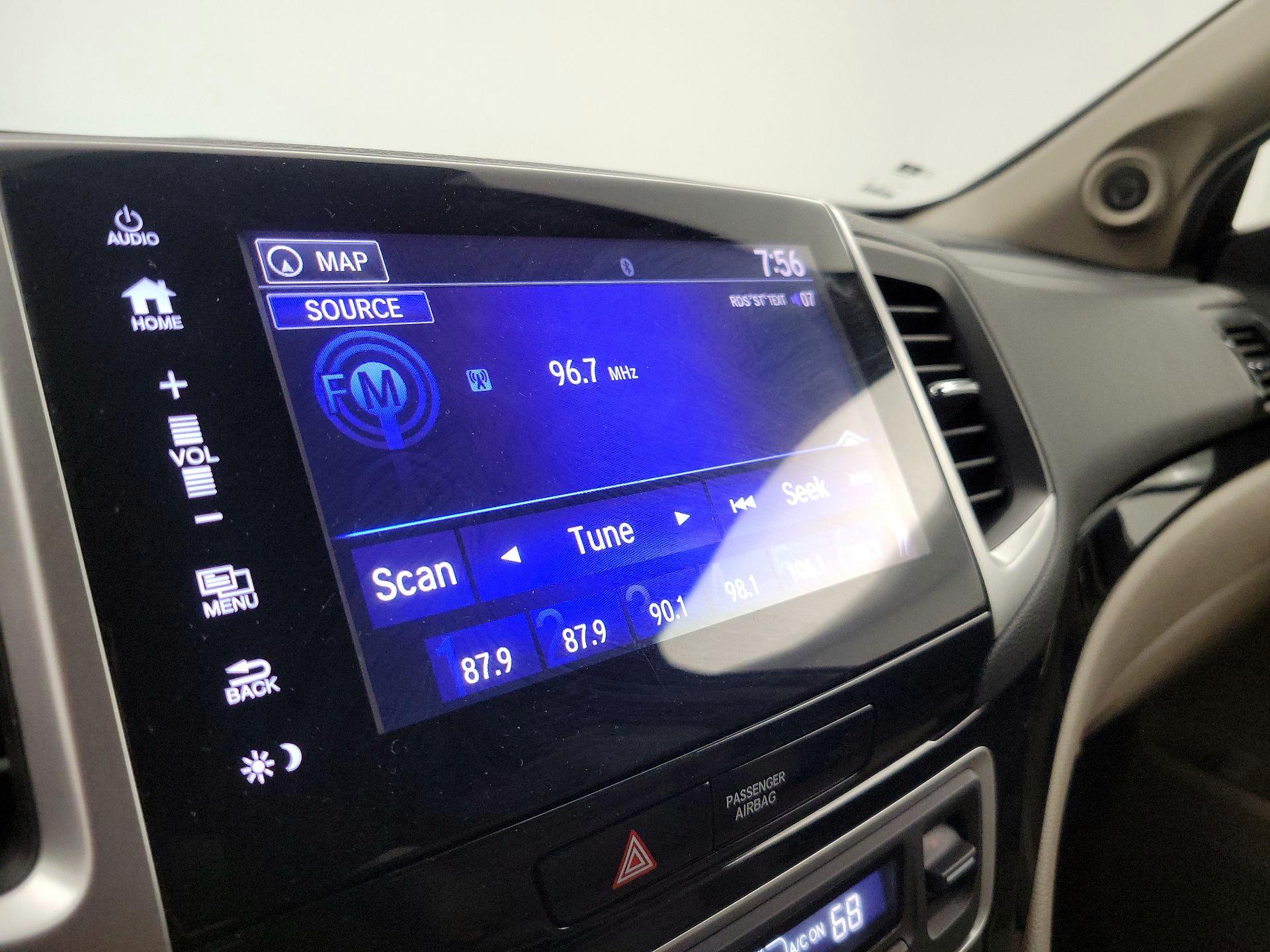 Thumbnail: 2017 Honda Pilot - 15