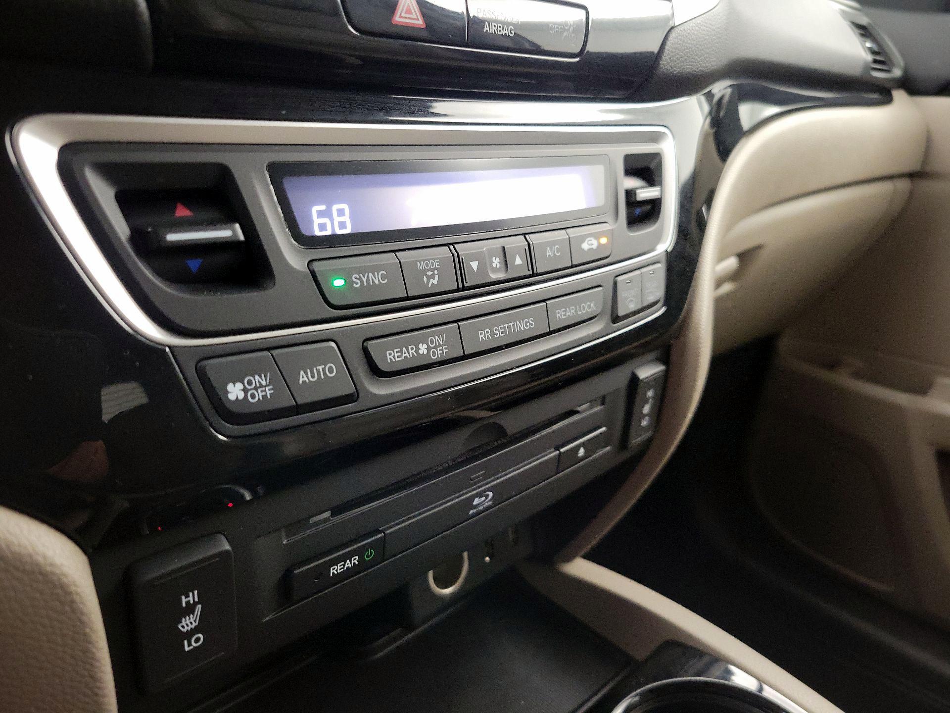 Thumbnail: 2017 Honda Pilot - 16