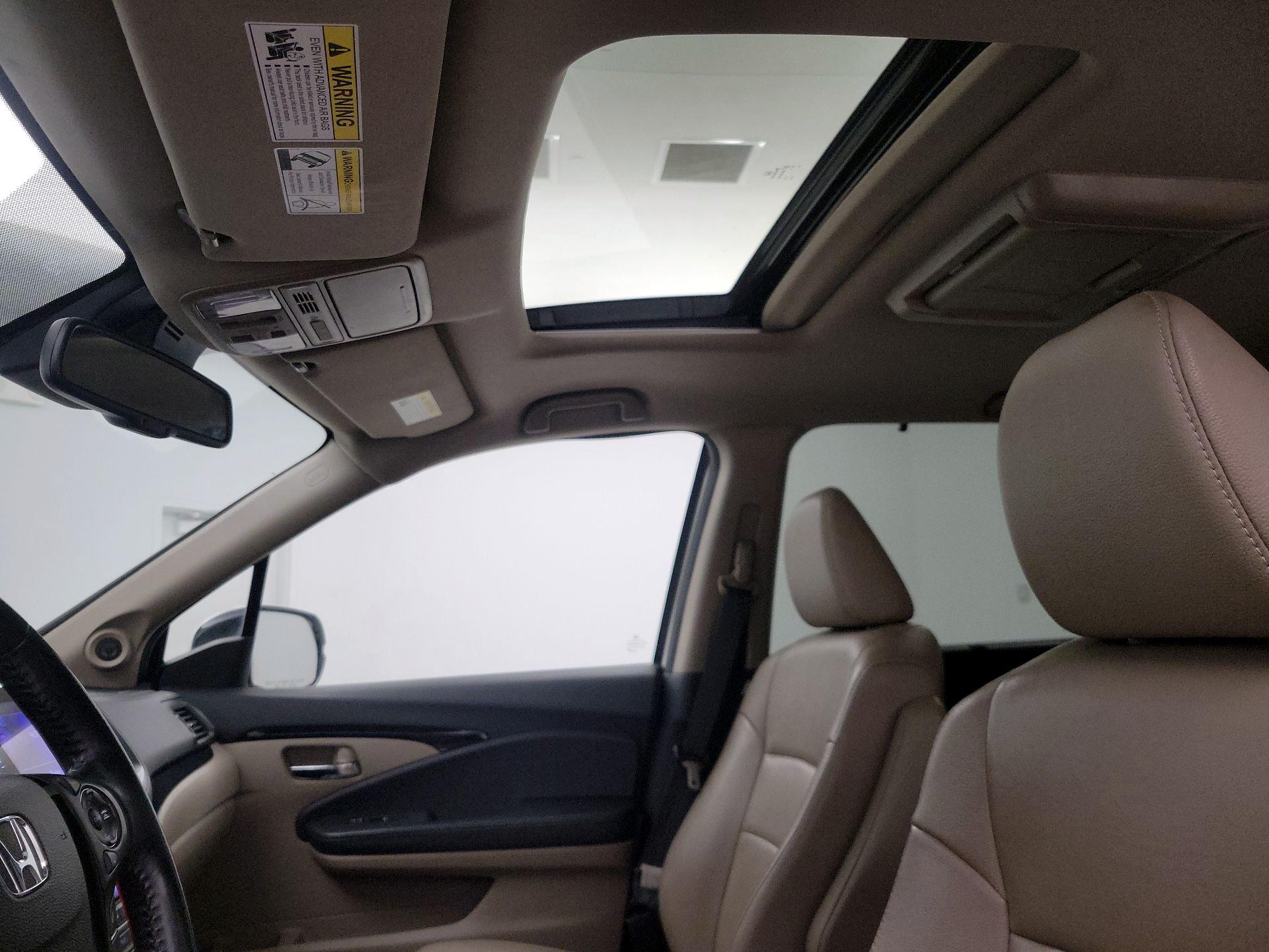 Thumbnail: 2017 Honda Pilot - 19