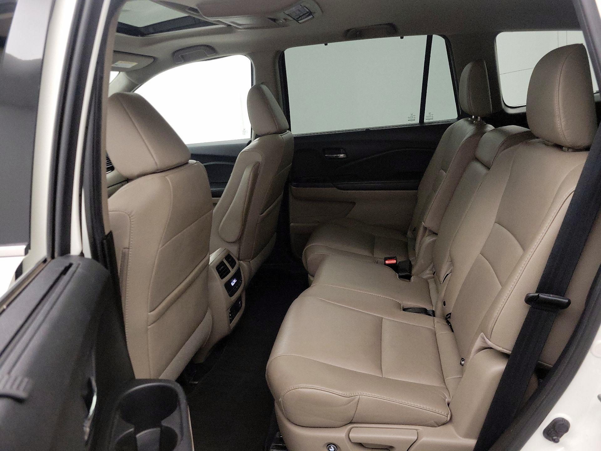 Thumbnail: 2017 Honda Pilot - 20