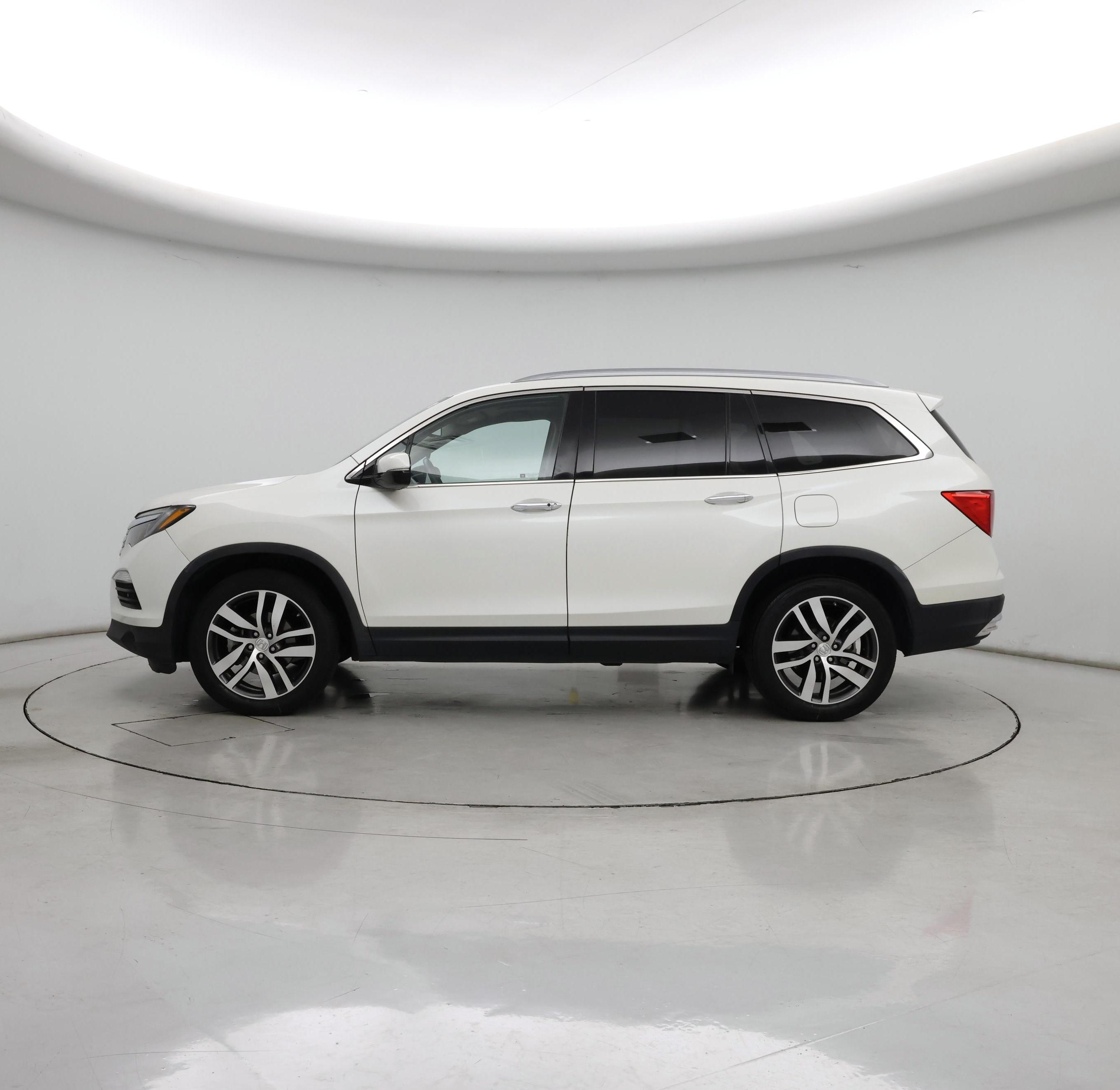 Thumbnail: 2017 Honda Pilot - 3