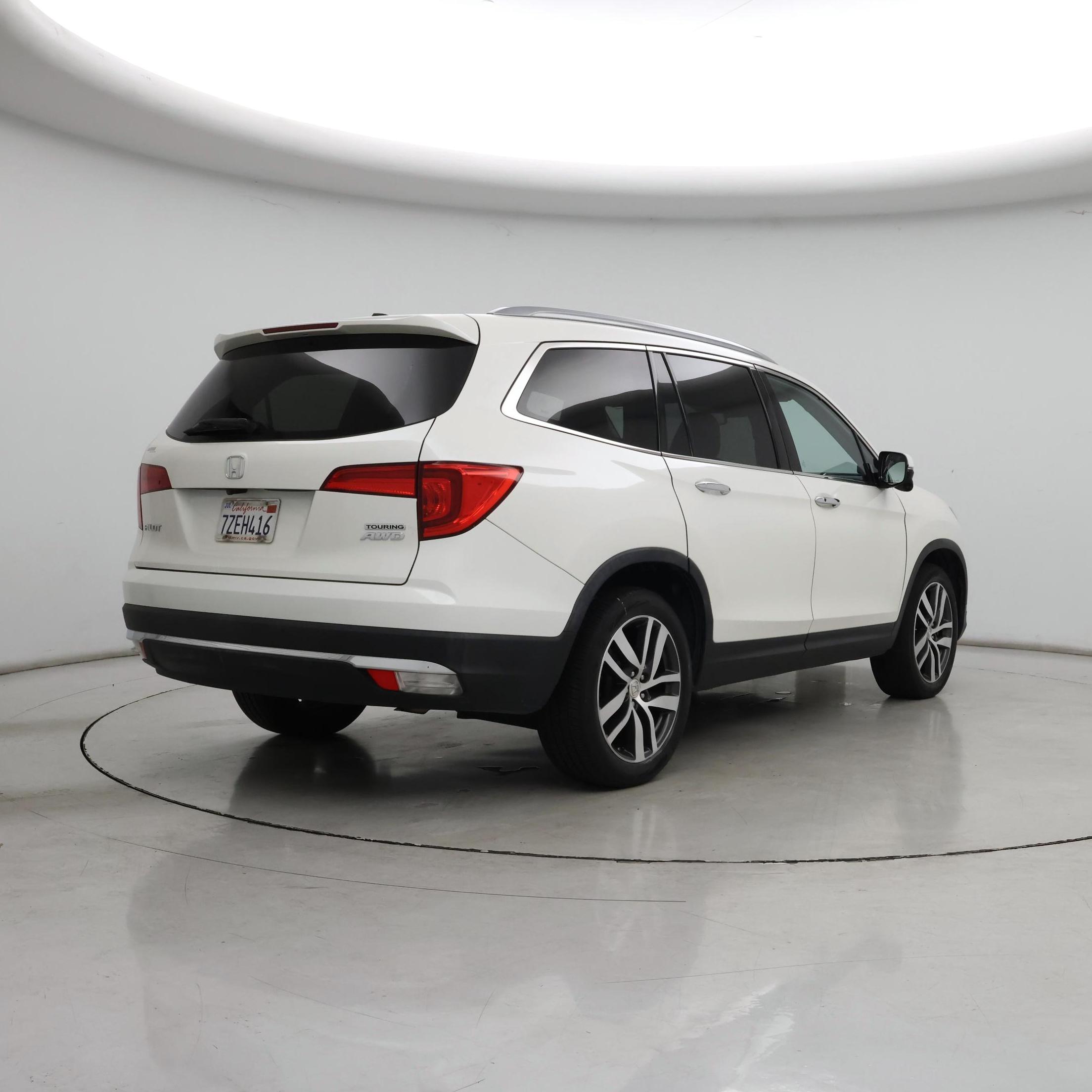 Thumbnail: 2017 Honda Pilot - 8