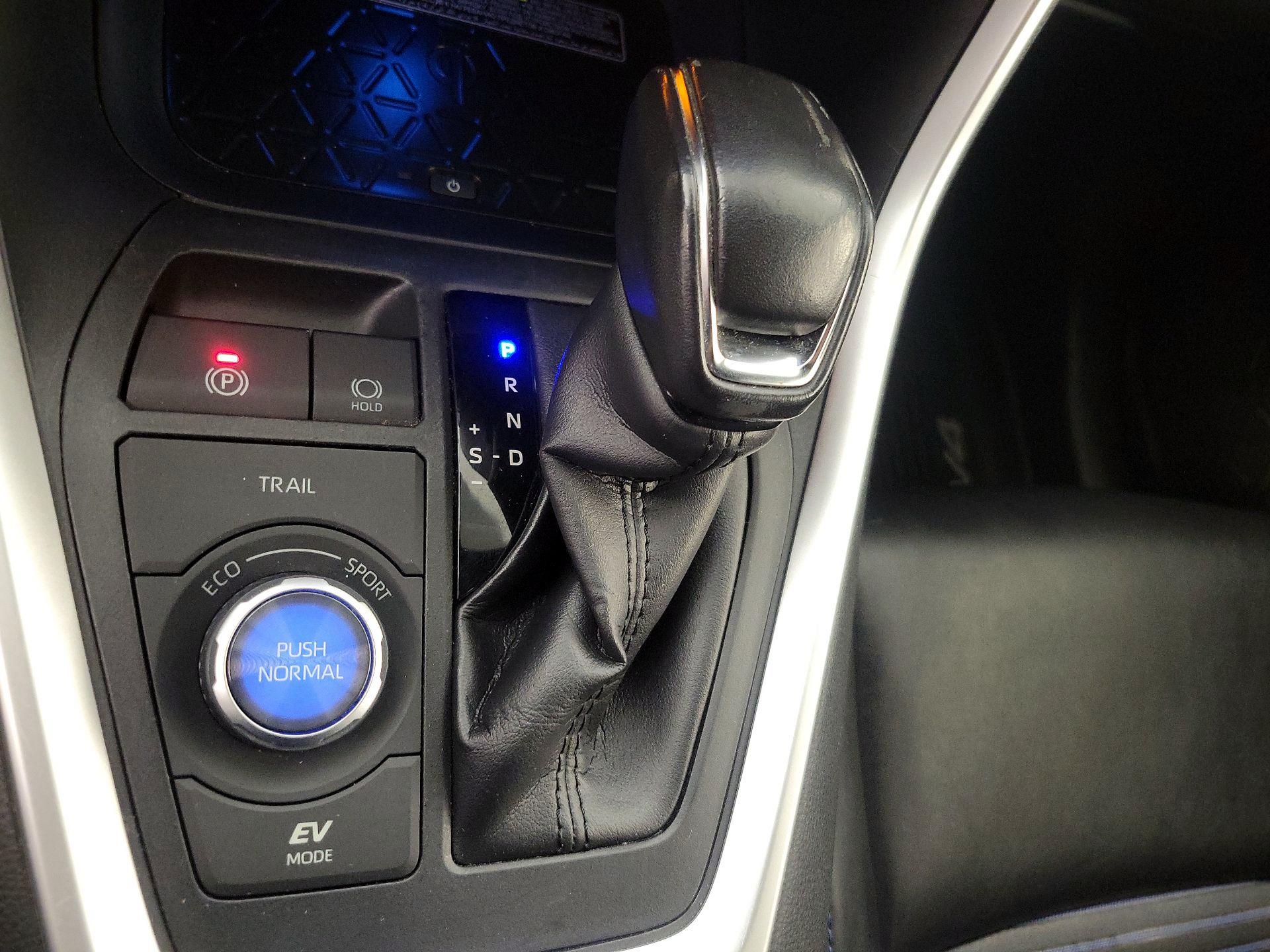 Thumbnail: 2019 Toyota RAV4 - 17