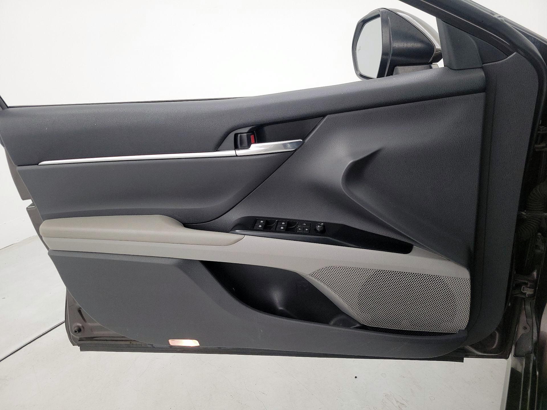 Thumbnail: 2019 Toyota Camry - 12