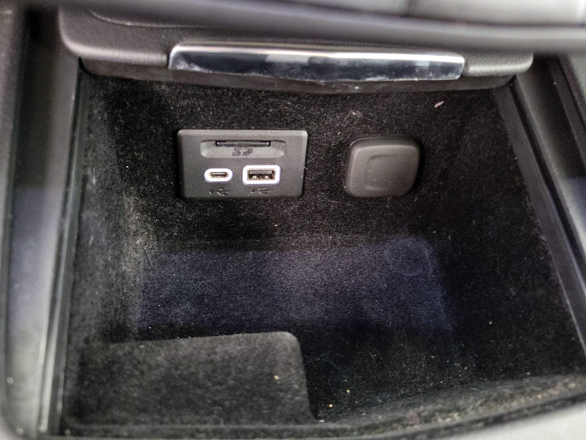 Thumbnail: 2019 Cadillac XT4 - 18