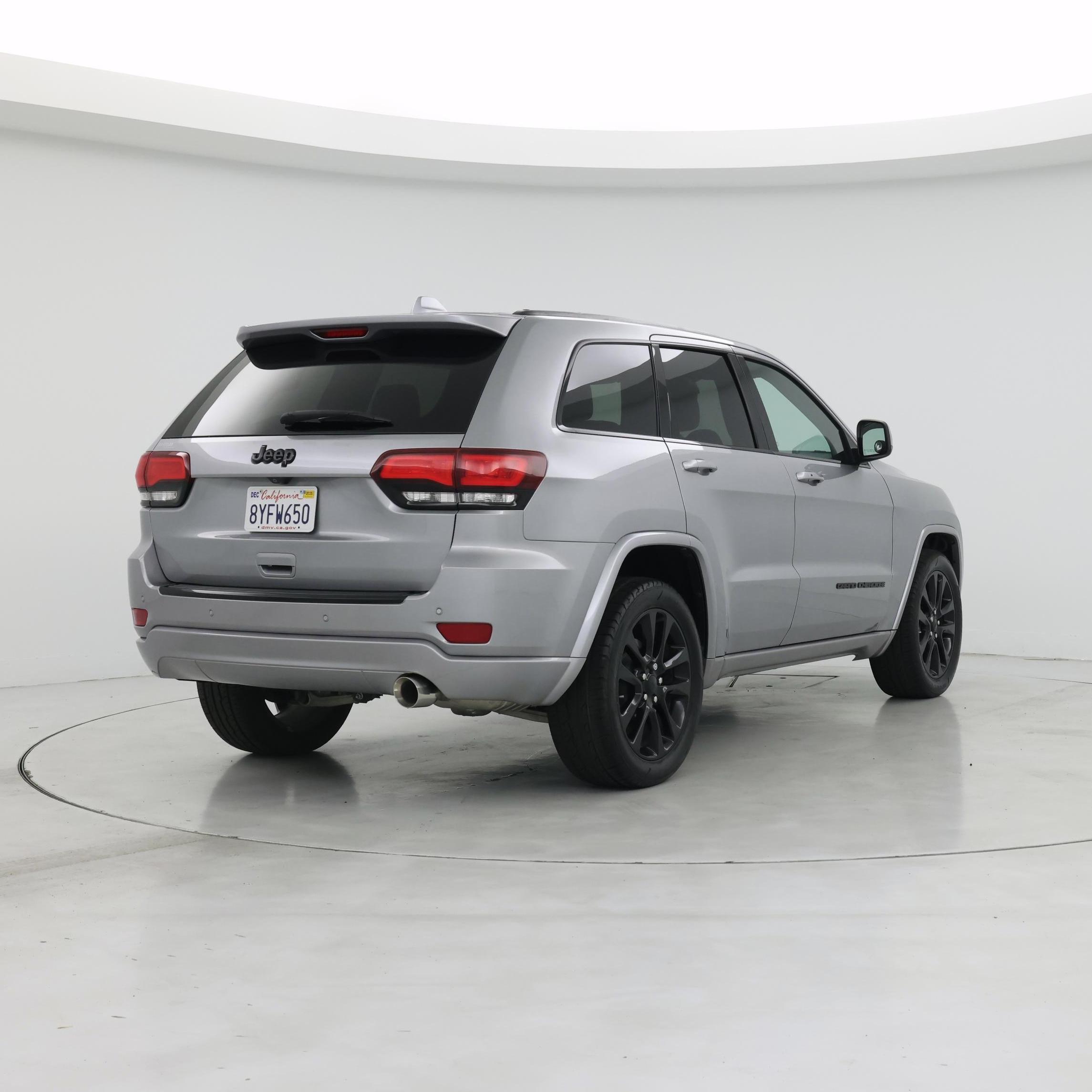 Thumbnail: 2018 Jeep Grand Cherokee - 8