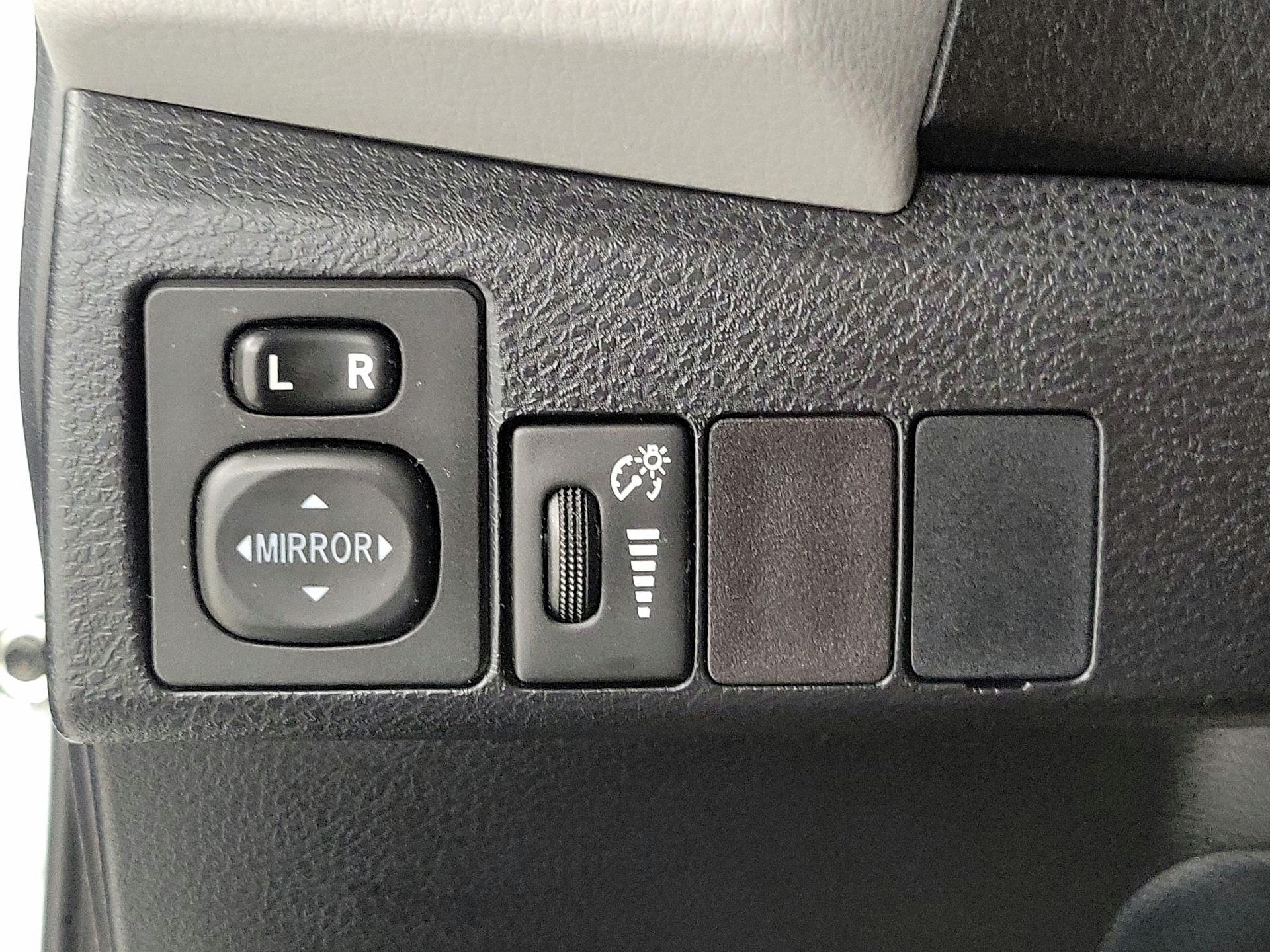 Thumbnail: 2016 Toyota Corolla - 13