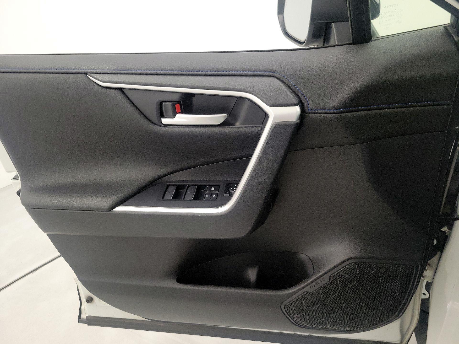 Thumbnail: 2022 Toyota RAV4 - 12