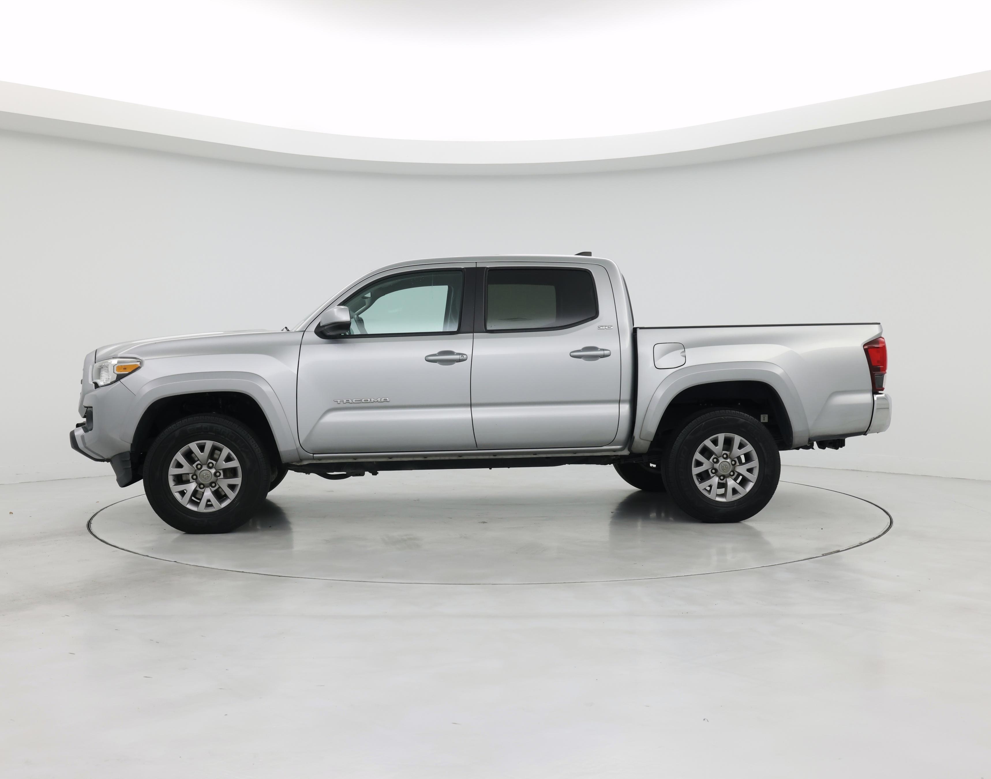 Thumbnail: 2018 Toyota Tacoma - 3